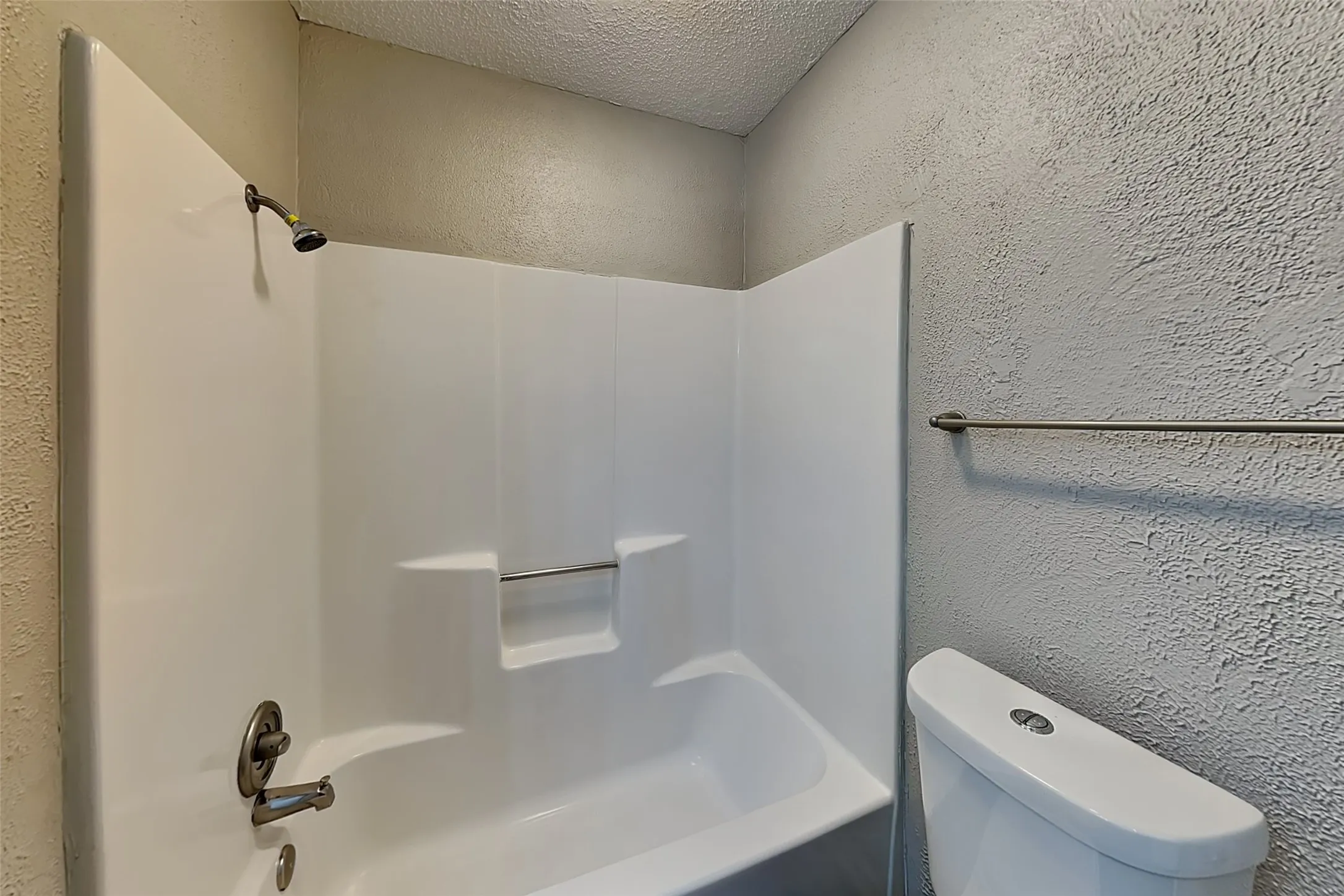 Single Family Residence For Rent in Tarrant County , 6625 Constitution Drive, Watauga, Texas 76148, 3 Bedroom, 2 Bathroom, 2 Garage spaces, 1,449 Sqft, built in 1985, mls#21349495, Real Estate Agent in Watauga, Homes For Rent in Tarrant county, Homes For Rent in Watauga, Realtor in Watauga Texas, Real Estate Brokerage Independent Realty Texas, Luminita Cordes Realtor
