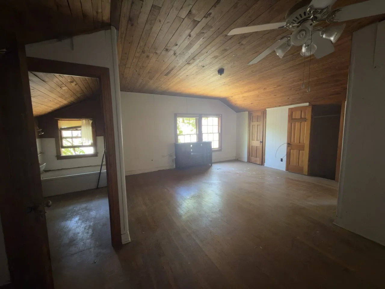 Single Family Residence For Sale in Hunt County , 2309 Mayo Street, Commerce, Texas 75428, 4 Bedroom, 3 Bathroom, 2 Garage spaces, 2,392 Sqft, built in 1959, mls#21349471, Real Estate Agent in Commerce, Homes For Sale in Hunt county, Homes For Sale in Commerce, Realtor in Commerce Texas, Real Estate Brokerage Independent Realty Texas, Luminita Cordes Realtor