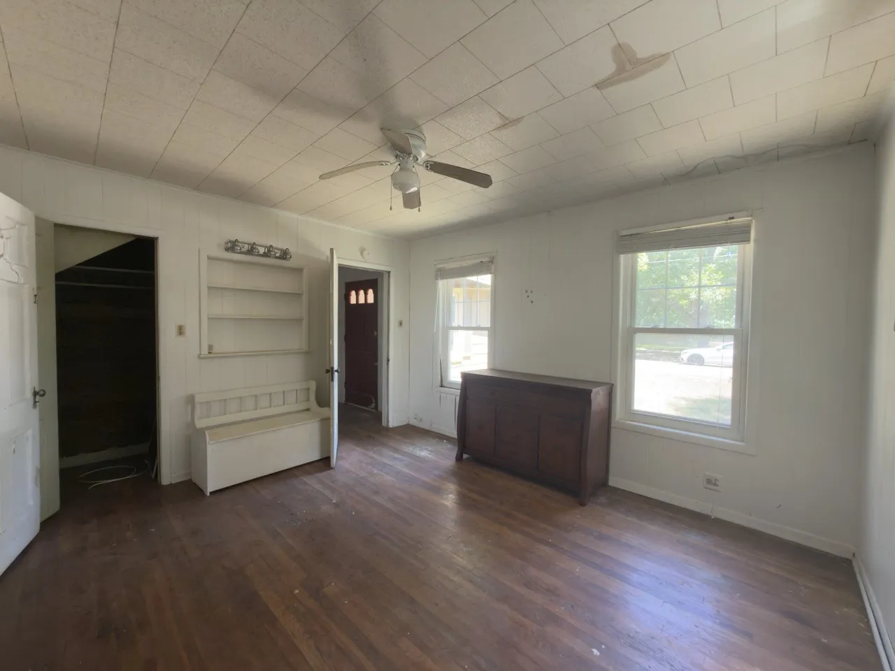 Single Family Residence For Sale in Hunt County , 2309 Mayo Street, Commerce, Texas 75428, 4 Bedroom, 3 Bathroom, 2 Garage spaces, 2,392 Sqft, built in 1959, mls#21349471, Real Estate Agent in Commerce, Homes For Sale in Hunt county, Homes For Sale in Commerce, Realtor in Commerce Texas, Real Estate Brokerage Independent Realty Texas, Luminita Cordes Realtor