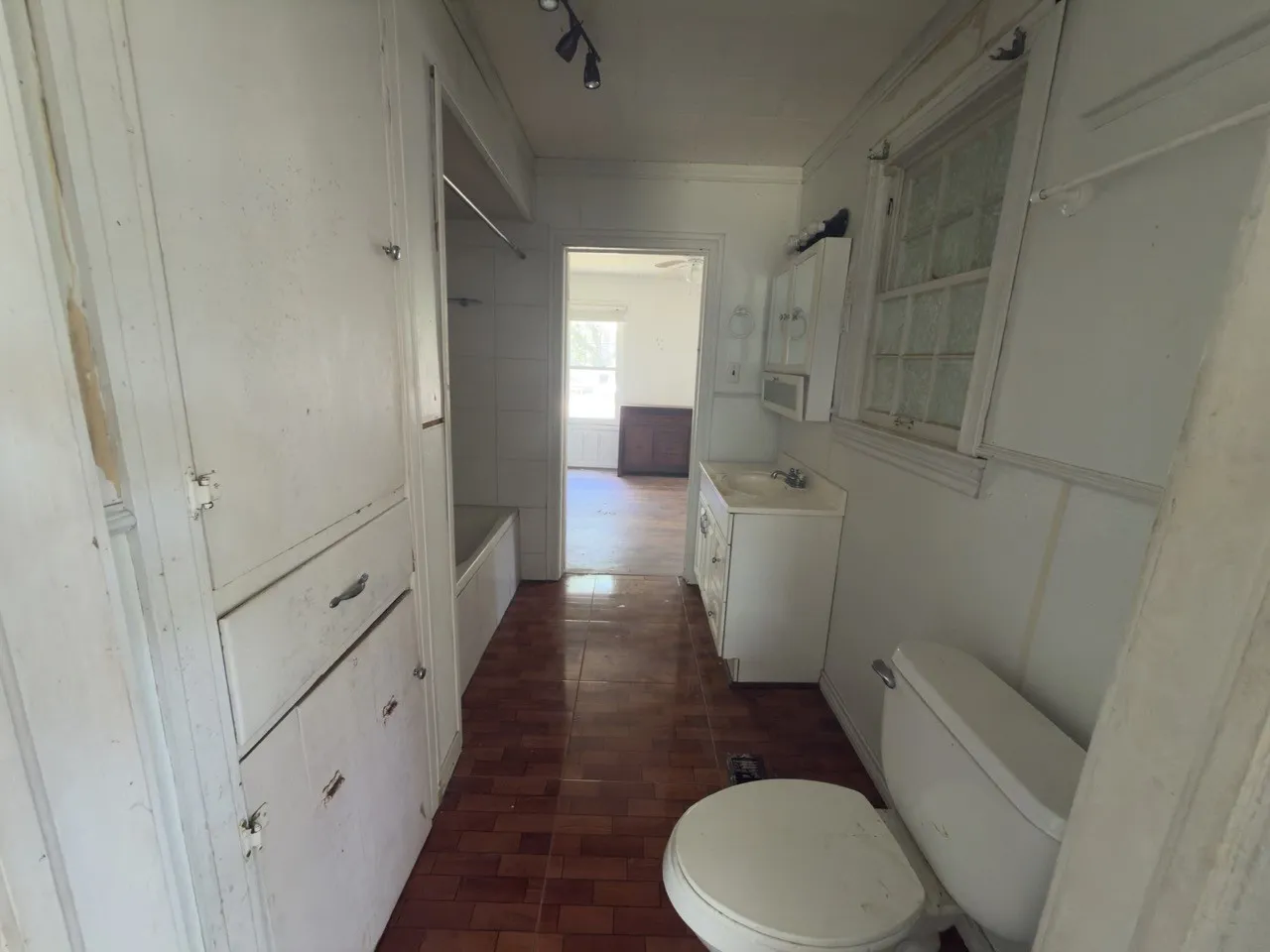 Single Family Residence For Sale in Hunt County , 2309 Mayo Street, Commerce, Texas 75428, 4 Bedroom, 3 Bathroom, 2 Garage spaces, 2,392 Sqft, built in 1959, mls#21349471, Real Estate Agent in Commerce, Homes For Sale in Hunt county, Homes For Sale in Commerce, Realtor in Commerce Texas, Real Estate Brokerage Independent Realty Texas, Luminita Cordes Realtor
