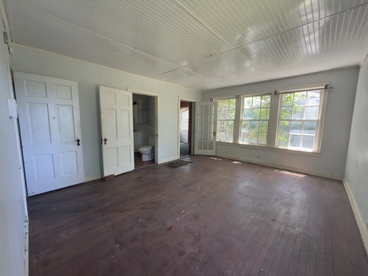 Single Family Residence For Sale in Hunt County , 2309 Mayo Street, Commerce, Texas 75428, 4 Bedroom, 3 Bathroom, 2 Garage spaces, 2,392 Sqft, built in 1959, mls#21349471, Real Estate Agent in Commerce, Homes For Sale in Hunt county, Homes For Sale in Commerce, Realtor in Commerce Texas, Real Estate Brokerage Independent Realty Texas, Luminita Cordes Realtor