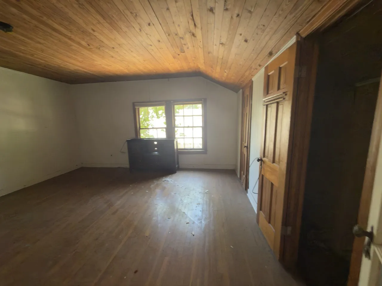 Single Family Residence For Sale in Hunt County , 2309 Mayo Street, Commerce, Texas 75428, 4 Bedroom, 3 Bathroom, 2 Garage spaces, 2,392 Sqft, built in 1959, mls#21349471, Real Estate Agent in Commerce, Homes For Sale in Hunt county, Homes For Sale in Commerce, Realtor in Commerce Texas, Real Estate Brokerage Independent Realty Texas, Luminita Cordes Realtor