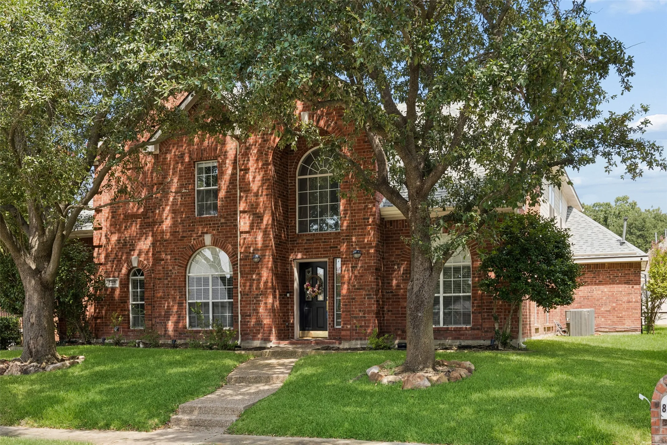 Single Family Residence For Rent in Collin County , 8408 Kenning Court, Plano, Texas 75024, 4 Bedroom, 3 Bathroom, 3 Garage spaces, 3,211 Sqft, built in 1996, mls#21347206, Real Estate Agent in Plano, Homes For Rent in Collin county, Homes For Rent in Plano, Realtor in Plano Texas, Real Estate Brokerage Independent Realty Texas, Luminita Cordes Realtor