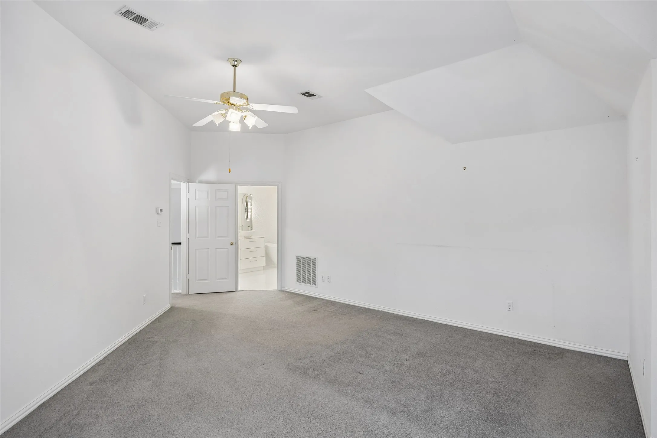 Single Family Residence For Rent in Collin County , 8408 Kenning Court, Plano, Texas 75024, 4 Bedroom, 3 Bathroom, 3 Garage spaces, 3,211 Sqft, built in 1996, mls#21347206, Real Estate Agent in Plano, Homes For Rent in Collin county, Homes For Rent in Plano, Realtor in Plano Texas, Real Estate Brokerage Independent Realty Texas, Luminita Cordes Realtor