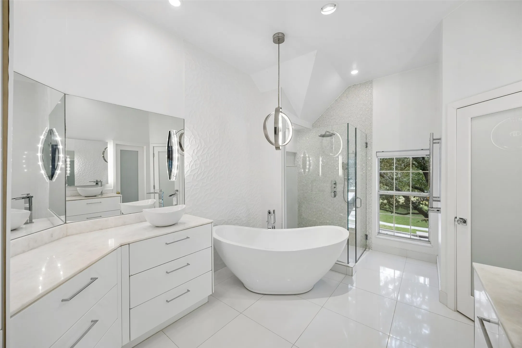Single Family Residence For Rent in Collin County , 8408 Kenning Court, Plano, Texas 75024, 4 Bedroom, 3 Bathroom, 3 Garage spaces, 3,211 Sqft, built in 1996, mls#21347206, Real Estate Agent in Plano, Homes For Rent in Collin county, Homes For Rent in Plano, Realtor in Plano Texas, Real Estate Brokerage Independent Realty Texas, Luminita Cordes Realtor