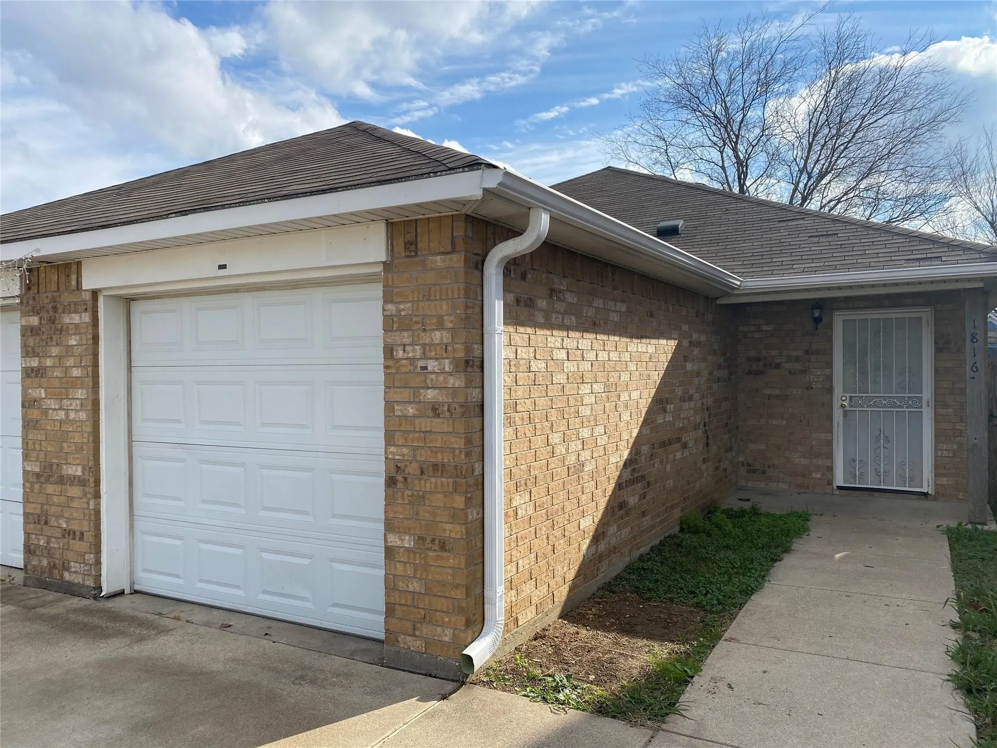 Single Family Residence For Rent in Tarrant County , 1816 Bessie Street, Fort Worth, Texas 76104, 3 Bedrooms, 2 Bathrooms, 2 Garage spaces, 1,960 Sqft, built in 2006, Price $1,700, mls#21349505, Real Estate Agent in Fort Worth, Homes For Rent in Tarrant county, Homes For Rent in Fort Worth, Realtor in Fort Worth Texas, Real Estate Brokerage Independent Realty Texas, Luminita Cordes Realtor