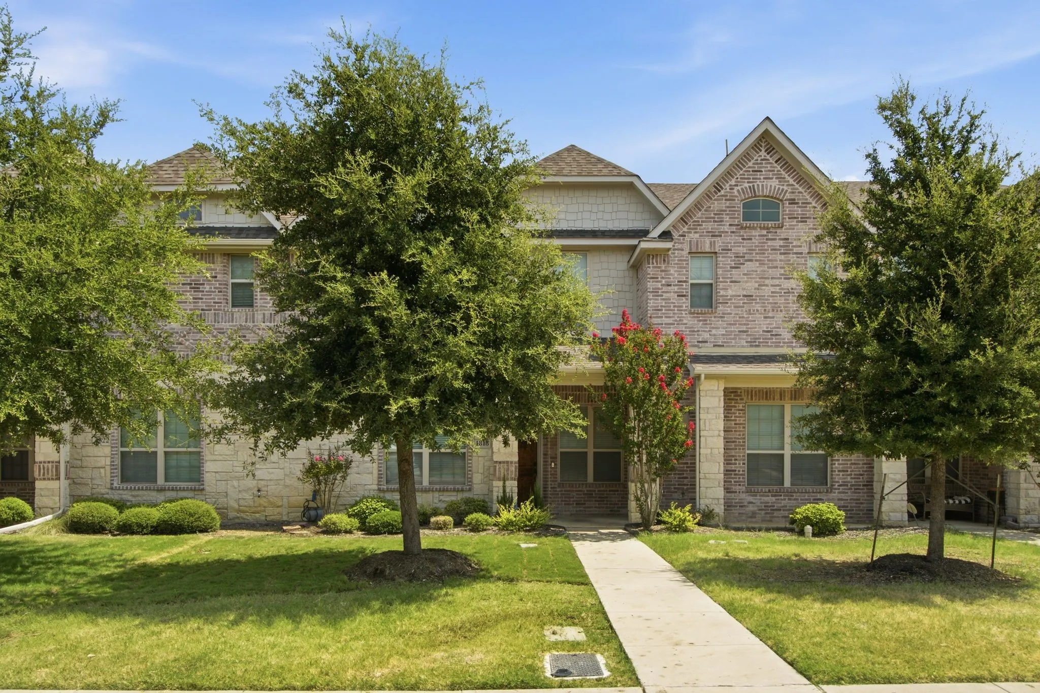 Townhouse For Sale in Dallas County , 4818 Empire Way, Irving, Texas 75038, 3 Bedroom, 3 Bathroom, 2 Garage spaces, 1,864 Sqft, built in 2016, mls#21349421, Real Estate Agent in Irving, Homes For Sale in Dallas county, Homes For Sale in Irving, Realtor in Irving Texas, Real Estate Brokerage Independent Realty Texas, Luminita Cordes Realtor