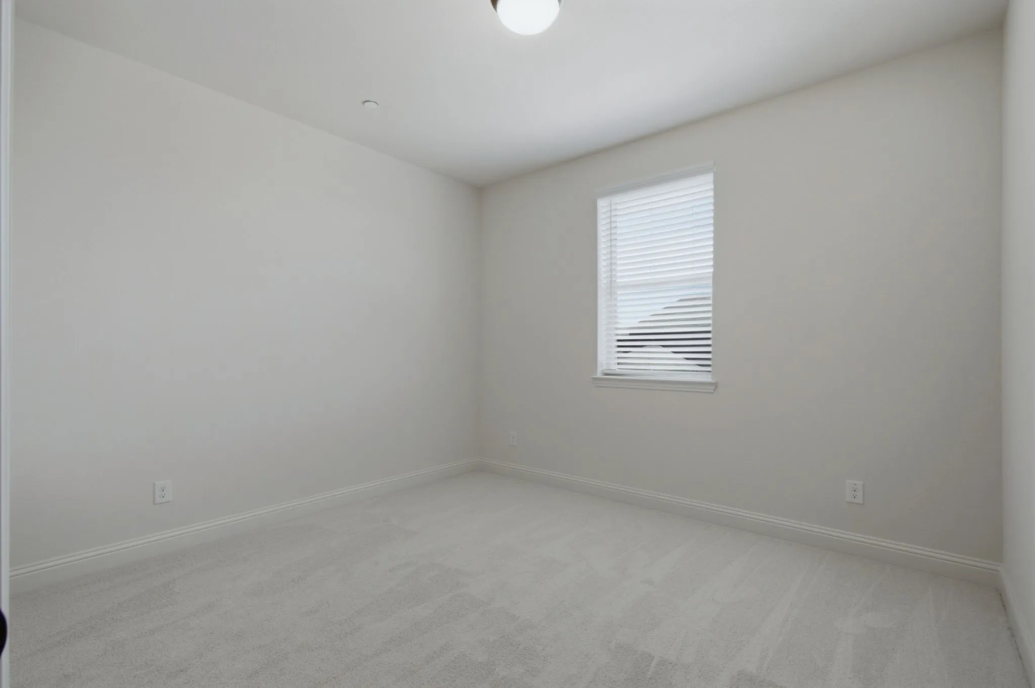 Townhouse For Sale in Dallas County , 4818 Empire Way, Irving, Texas 75038, 3 Bedroom, 3 Bathroom, 2 Garage spaces, 1,864 Sqft, built in 2016, mls#21349421, Real Estate Agent in Irving, Homes For Sale in Dallas county, Homes For Sale in Irving, Realtor in Irving Texas, Real Estate Brokerage Independent Realty Texas, Luminita Cordes Realtor
