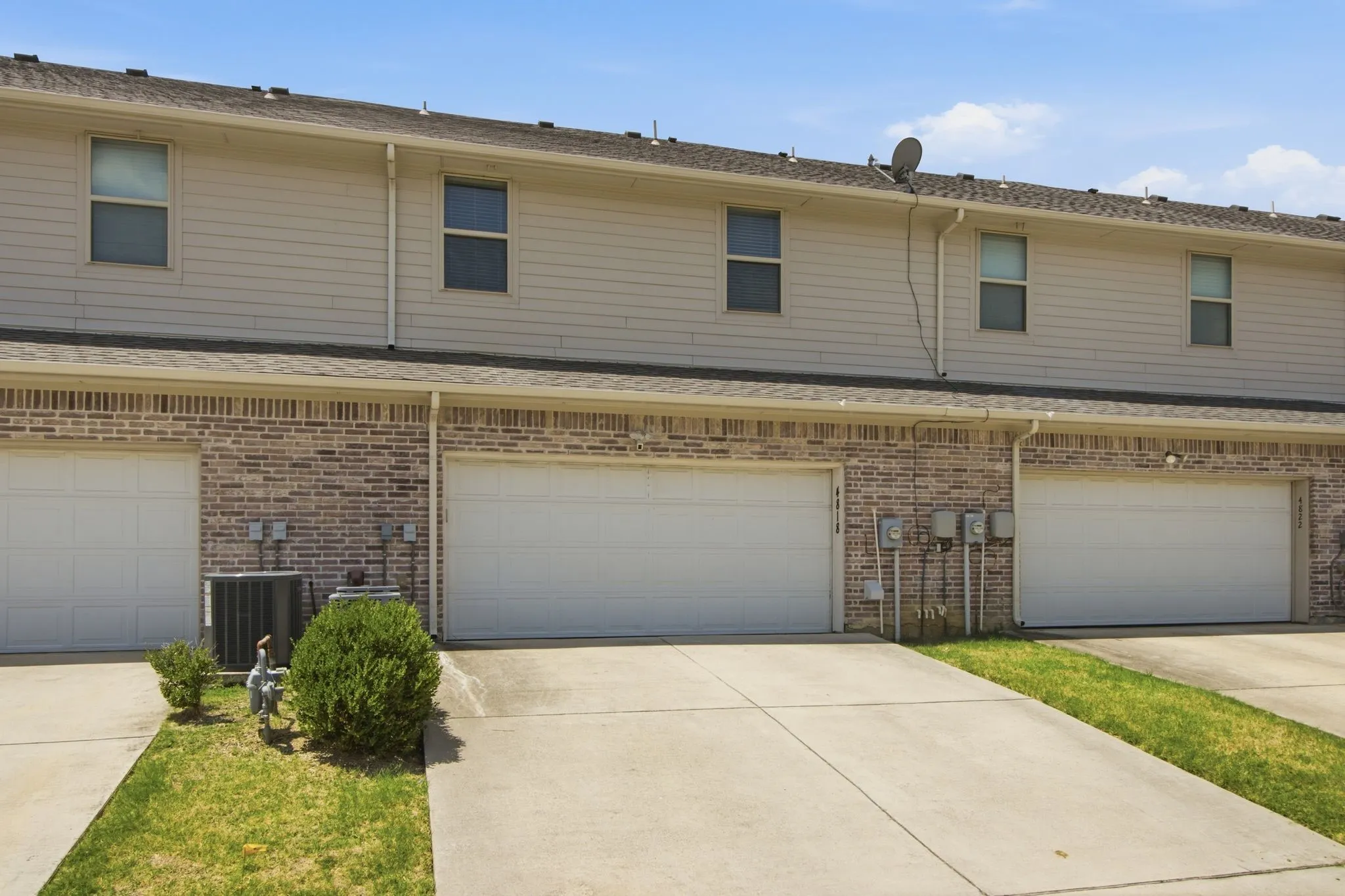 Townhouse For Sale in Dallas County , 4818 Empire Way, Irving, Texas 75038, 3 Bedroom, 3 Bathroom, 2 Garage spaces, 1,864 Sqft, built in 2016, mls#21349421, Real Estate Agent in Irving, Homes For Sale in Dallas county, Homes For Sale in Irving, Realtor in Irving Texas, Real Estate Brokerage Independent Realty Texas, Luminita Cordes Realtor