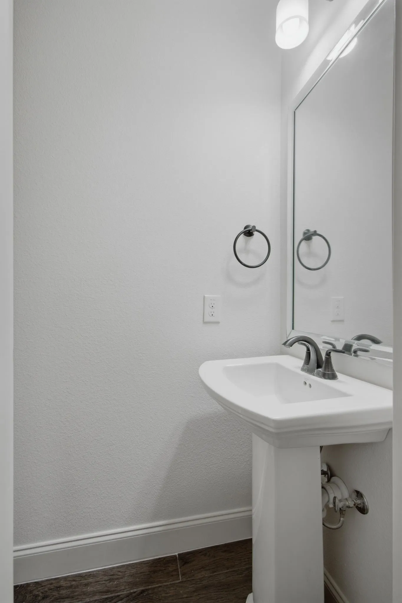 Townhouse For Sale in Dallas County , 4818 Empire Way, Irving, Texas 75038, 3 Bedroom, 3 Bathroom, 2 Garage spaces, 1,864 Sqft, built in 2016, mls#21349421, Real Estate Agent in Irving, Homes For Sale in Dallas county, Homes For Sale in Irving, Realtor in Irving Texas, Real Estate Brokerage Independent Realty Texas, Luminita Cordes Realtor
