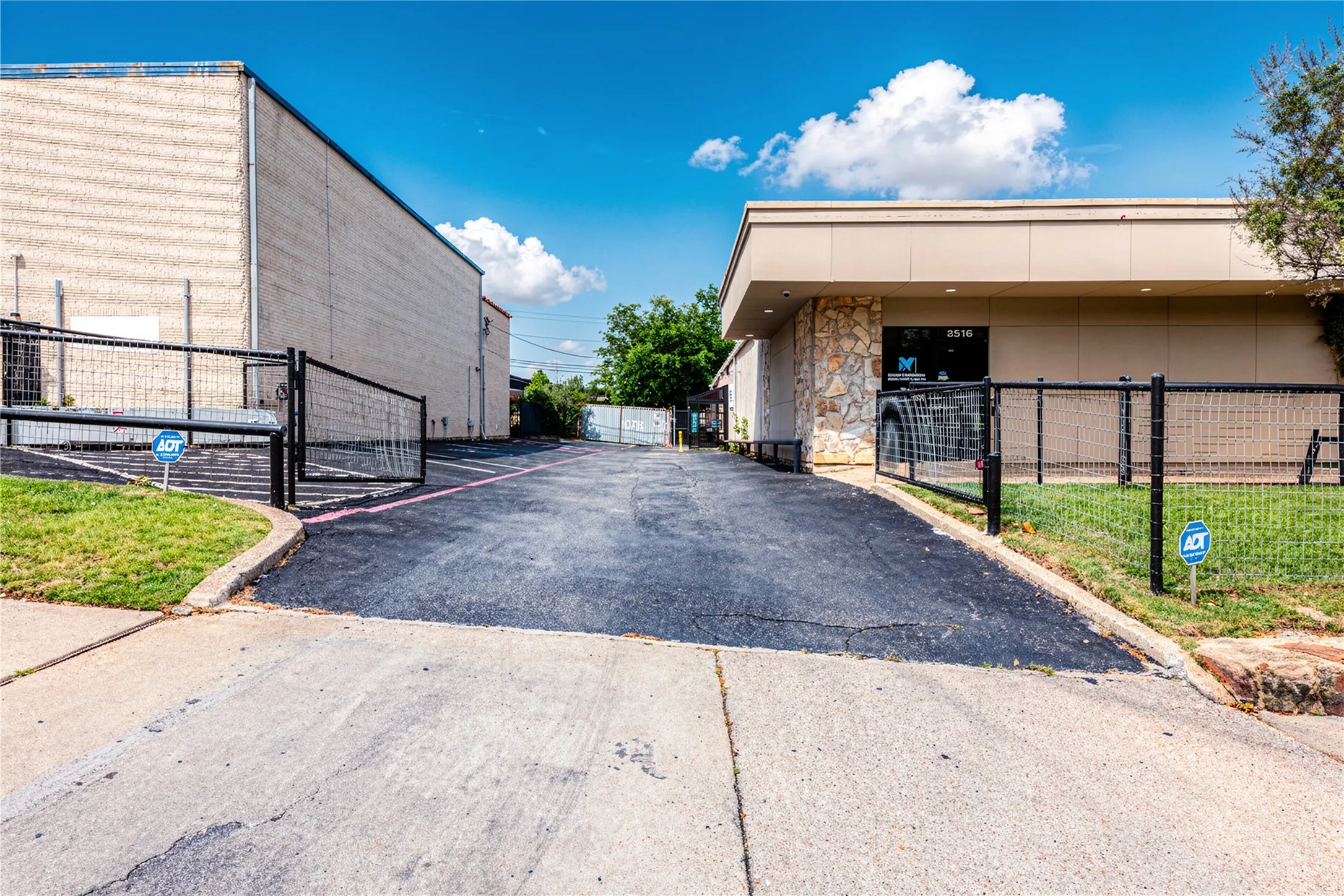 Office For Rent in Tarrant County , 5316 Woodway Drive, Fort Worth, Texas 76133, 0, 0, Garage spaces, 0 Sqft, built in 1971, Price $2,364, mls#21348959, Real Estate Agent in Fort Worth, Homes For Rent in Tarrant county, Homes For Rent in Fort Worth, Realtor in Fort Worth Texas, Real Estate Brokerage Independent Realty Texas, Luminita Cordes Realtor