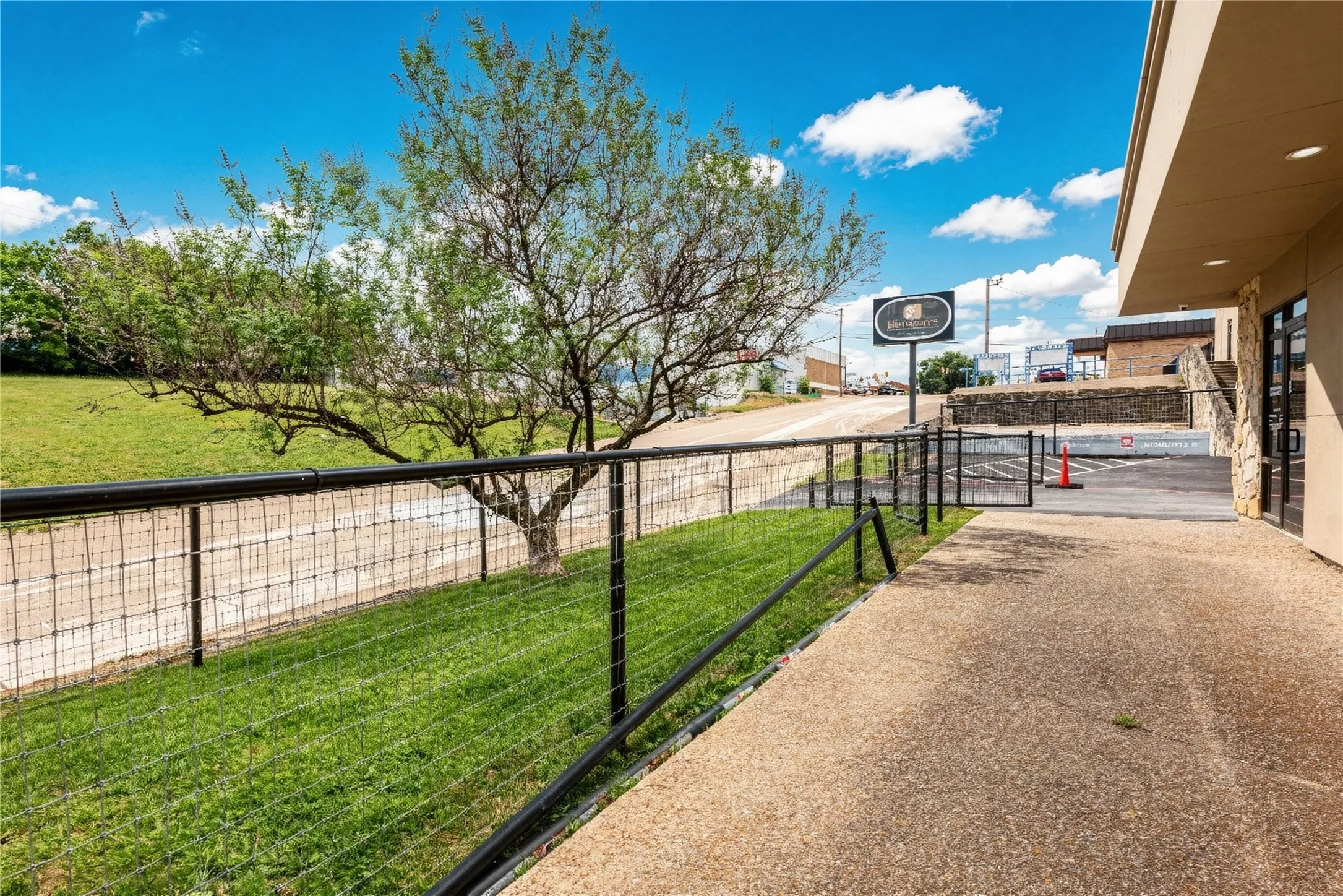 Office For Rent in Tarrant County , 5316 Woodway Drive, Fort Worth, Texas 76133, 0, 0, Garage spaces, 0 Sqft, built in 1971, Price $2,364, mls#21348959, Real Estate Agent in Fort Worth, Homes For Rent in Tarrant county, Homes For Rent in Fort Worth, Realtor in Fort Worth Texas, Real Estate Brokerage Independent Realty Texas, Luminita Cordes Realtor