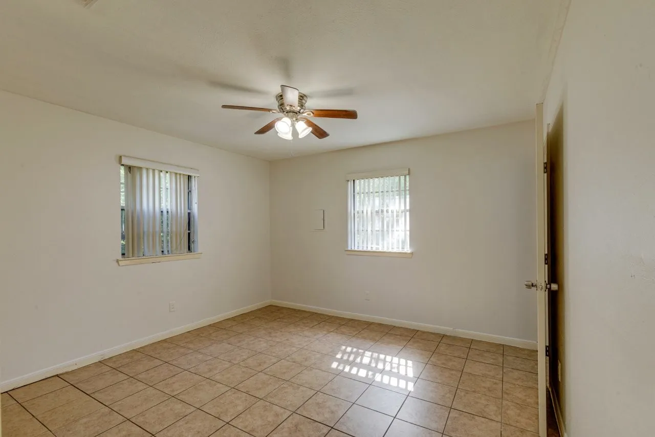 Single Family Residence For Sale in Tarrant County , 337 Langley Avenue, Everman, Texas 76140, 3 Bedroom, 2 Bathroom, 2 Garage spaces, 1,068 Sqft, built in 1968, mls#21347977, Real Estate Agent in Everman, Homes For Sale in Tarrant county, Homes For Sale in Everman, Realtor in Everman Texas, Real Estate Brokerage Independent Realty Texas, Luminita Cordes Realtor