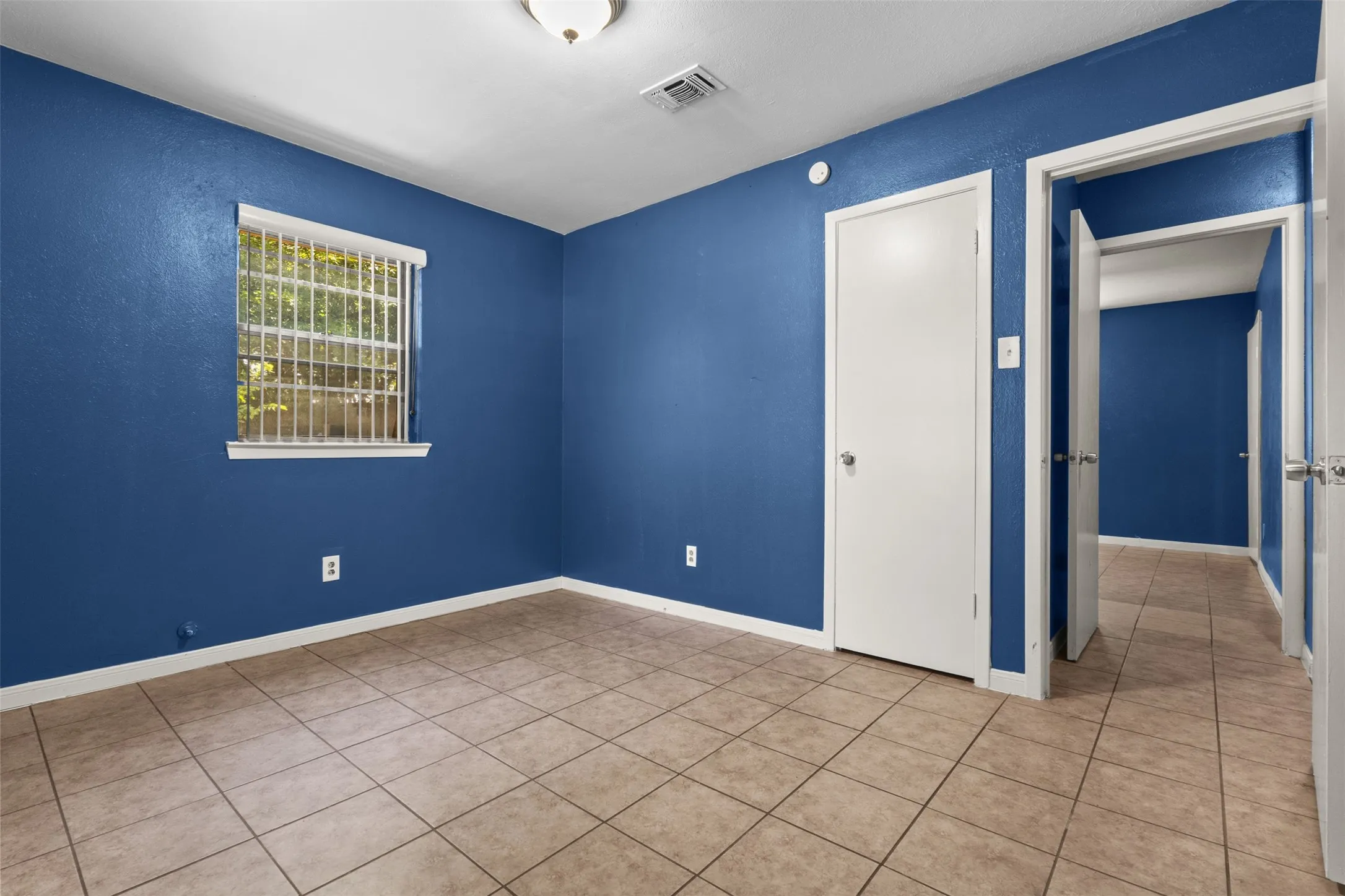Single Family Residence For Sale in Tarrant County , 337 Langley Avenue, Everman, Texas 76140, 3 Bedroom, 2 Bathroom, 2 Garage spaces, 1,068 Sqft, built in 1968, mls#21347977, Real Estate Agent in Everman, Homes For Sale in Tarrant county, Homes For Sale in Everman, Realtor in Everman Texas, Real Estate Brokerage Independent Realty Texas, Luminita Cordes Realtor