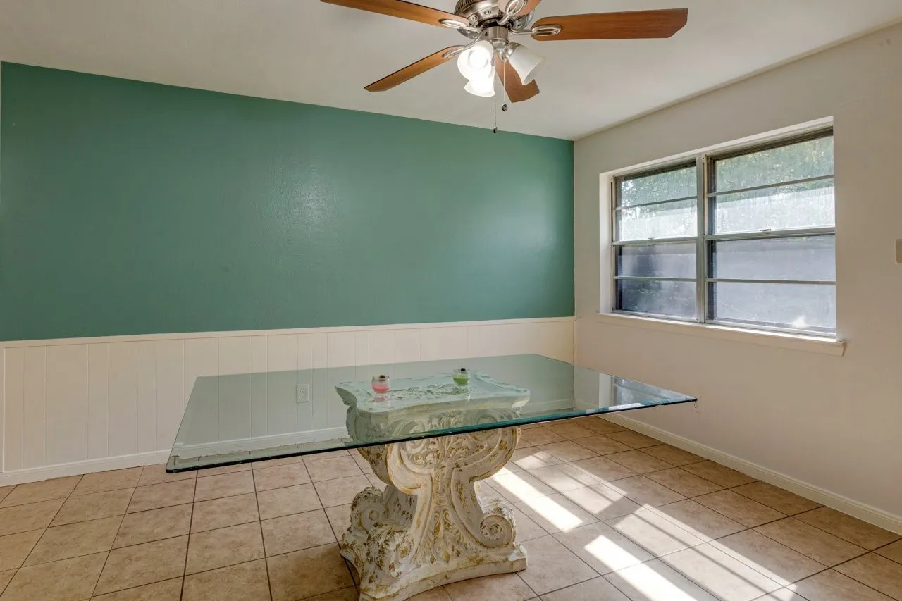 Single Family Residence For Sale in Tarrant County , 337 Langley Avenue, Everman, Texas 76140, 3 Bedroom, 2 Bathroom, 2 Garage spaces, 1,068 Sqft, built in 1968, mls#21347977, Real Estate Agent in Everman, Homes For Sale in Tarrant county, Homes For Sale in Everman, Realtor in Everman Texas, Real Estate Brokerage Independent Realty Texas, Luminita Cordes Realtor