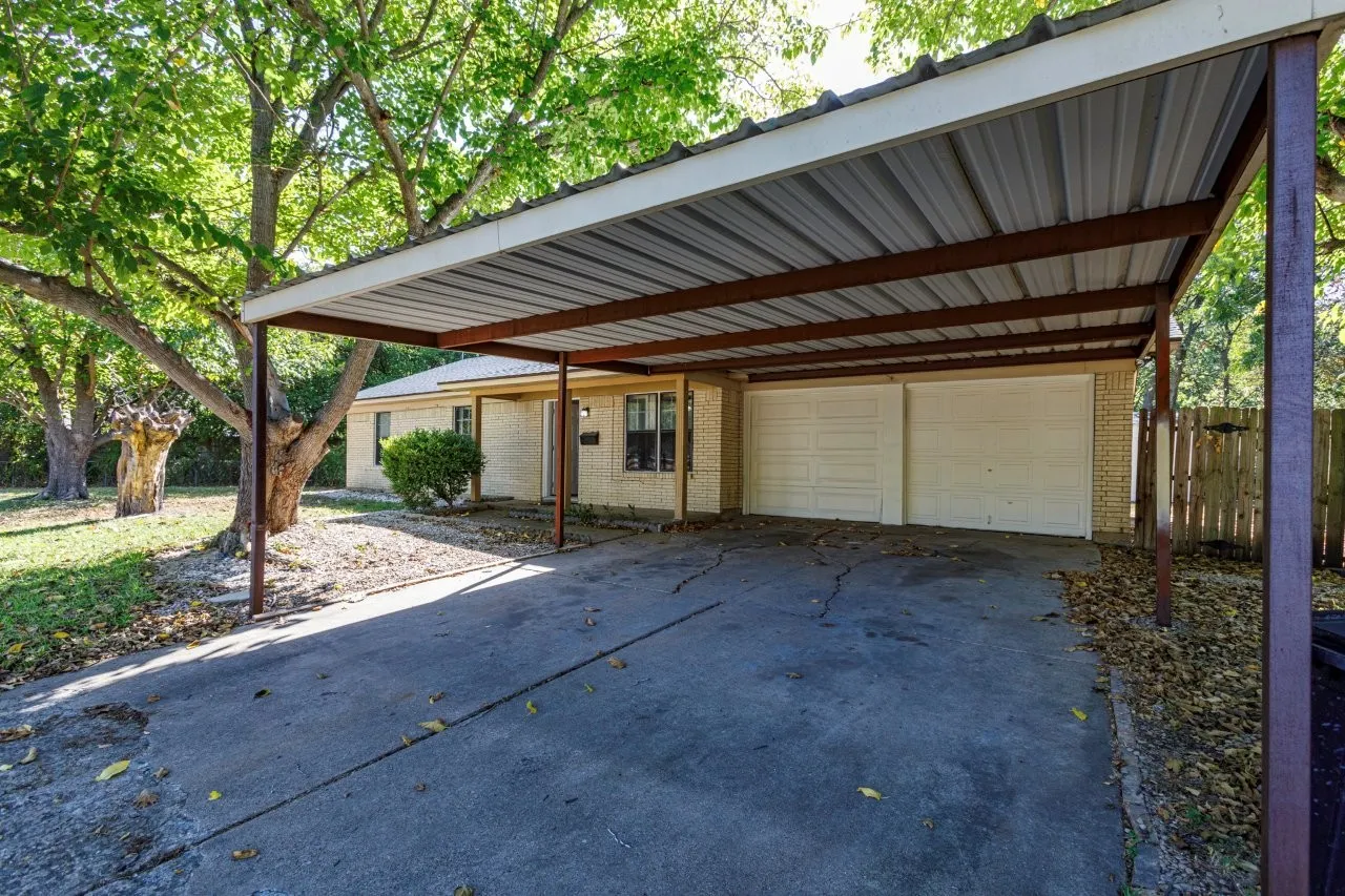 Single Family Residence For Sale in Tarrant County , 337 Langley Avenue, Everman, Texas 76140, 3 Bedroom, 2 Bathroom, 2 Garage spaces, 1,068 Sqft, built in 1968, mls#21347977, Real Estate Agent in Everman, Homes For Sale in Tarrant county, Homes For Sale in Everman, Realtor in Everman Texas, Real Estate Brokerage Independent Realty Texas, Luminita Cordes Realtor