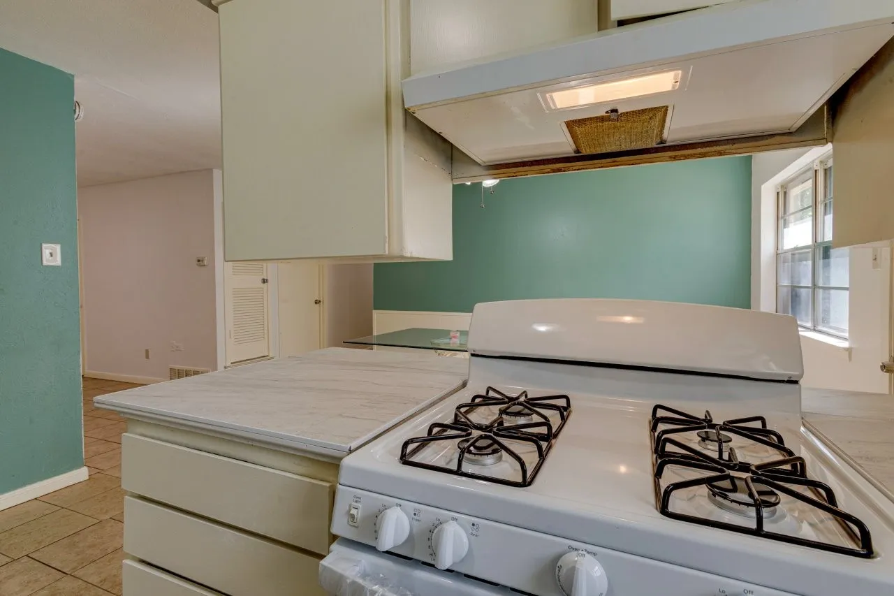 Single Family Residence For Sale in Tarrant County , 337 Langley Avenue, Everman, Texas 76140, 3 Bedroom, 2 Bathroom, 2 Garage spaces, 1,068 Sqft, built in 1968, mls#21347977, Real Estate Agent in Everman, Homes For Sale in Tarrant county, Homes For Sale in Everman, Realtor in Everman Texas, Real Estate Brokerage Independent Realty Texas, Luminita Cordes Realtor