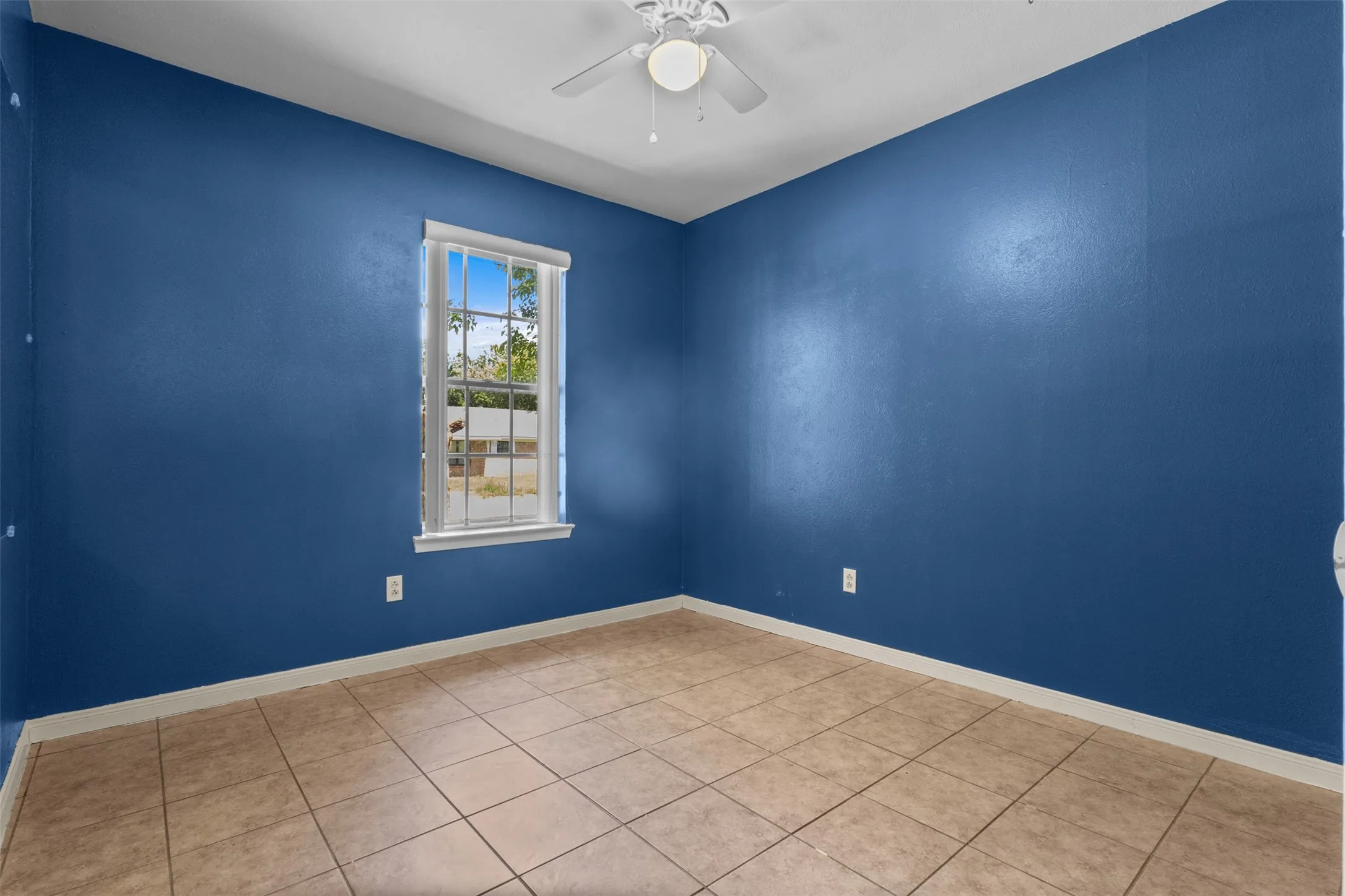 Single Family Residence For Sale in Tarrant County , 337 Langley Avenue, Everman, Texas 76140, 3 Bedroom, 2 Bathroom, 2 Garage spaces, 1,068 Sqft, built in 1968, mls#21347977, Real Estate Agent in Everman, Homes For Sale in Tarrant county, Homes For Sale in Everman, Realtor in Everman Texas, Real Estate Brokerage Independent Realty Texas, Luminita Cordes Realtor
