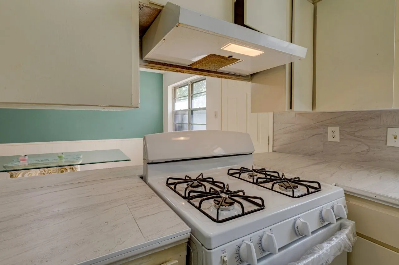 Single Family Residence For Sale in Tarrant County , 337 Langley Avenue, Everman, Texas 76140, 3 Bedroom, 2 Bathroom, 2 Garage spaces, 1,068 Sqft, built in 1968, mls#21347977, Real Estate Agent in Everman, Homes For Sale in Tarrant county, Homes For Sale in Everman, Realtor in Everman Texas, Real Estate Brokerage Independent Realty Texas, Luminita Cordes Realtor