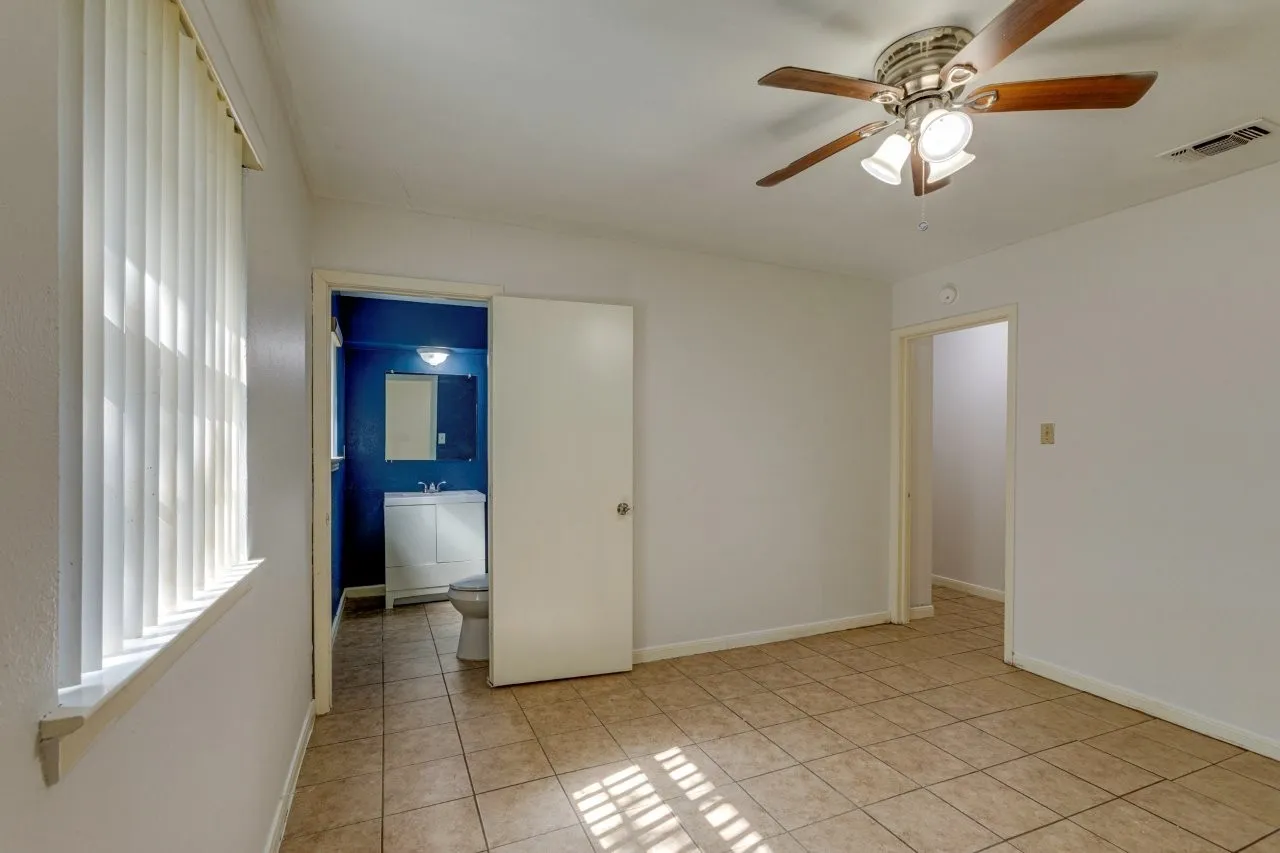 Single Family Residence For Sale in Tarrant County , 337 Langley Avenue, Everman, Texas 76140, 3 Bedroom, 2 Bathroom, 2 Garage spaces, 1,068 Sqft, built in 1968, mls#21347977, Real Estate Agent in Everman, Homes For Sale in Tarrant county, Homes For Sale in Everman, Realtor in Everman Texas, Real Estate Brokerage Independent Realty Texas, Luminita Cordes Realtor