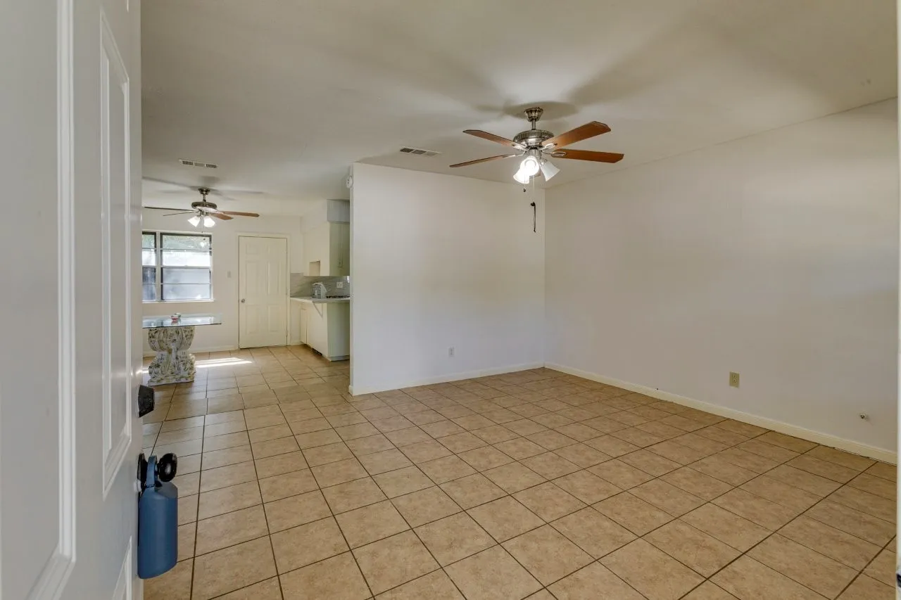 Single Family Residence For Sale in Tarrant County , 337 Langley Avenue, Everman, Texas 76140, 3 Bedroom, 2 Bathroom, 2 Garage spaces, 1,068 Sqft, built in 1968, mls#21347977, Real Estate Agent in Everman, Homes For Sale in Tarrant county, Homes For Sale in Everman, Realtor in Everman Texas, Real Estate Brokerage Independent Realty Texas, Luminita Cordes Realtor