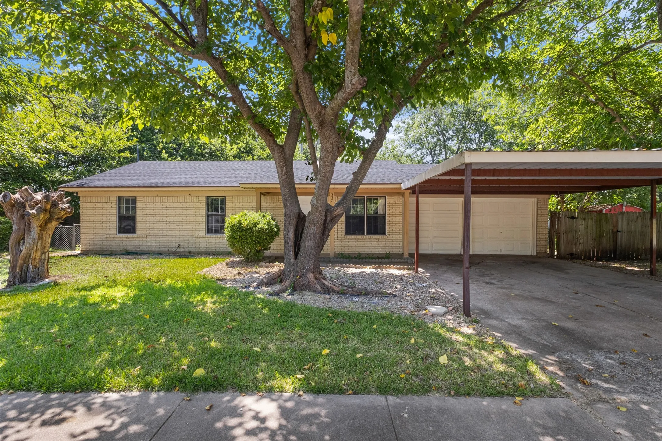Single Family Residence For Sale in Tarrant County , 337 Langley Avenue, Everman, Texas 76140, 3 Bedroom, 2 Bathroom, 2 Garage spaces, 1,068 Sqft, built in 1968, mls#21347977, Real Estate Agent in Everman, Homes For Sale in Tarrant county, Homes For Sale in Everman, Realtor in Everman Texas, Real Estate Brokerage Independent Realty Texas, Luminita Cordes Realtor