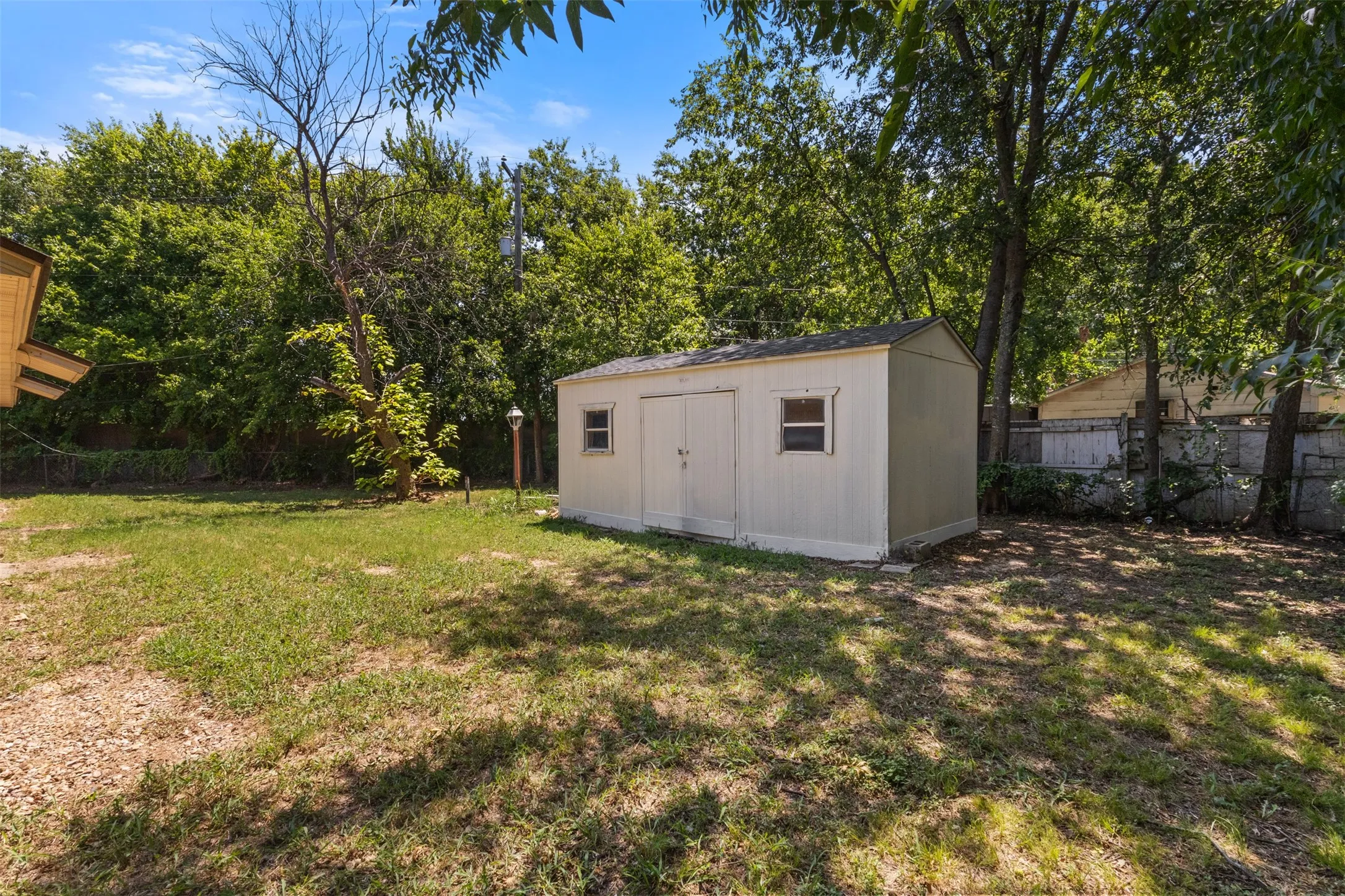 Single Family Residence For Sale in Tarrant County , 337 Langley Avenue, Everman, Texas 76140, 3 Bedroom, 2 Bathroom, 2 Garage spaces, 1,068 Sqft, built in 1968, mls#21347977, Real Estate Agent in Everman, Homes For Sale in Tarrant county, Homes For Sale in Everman, Realtor in Everman Texas, Real Estate Brokerage Independent Realty Texas, Luminita Cordes Realtor