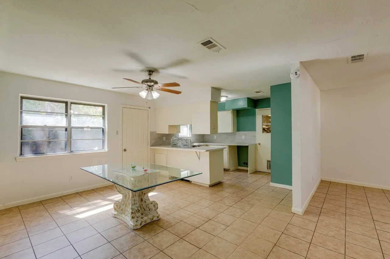 Single Family Residence For Sale in Tarrant County , 337 Langley Avenue, Everman, Texas 76140, 3 Bedroom, 2 Bathroom, 2 Garage spaces, 1,068 Sqft, built in 1968, mls#21347977, Real Estate Agent in Everman, Homes For Sale in Tarrant county, Homes For Sale in Everman, Realtor in Everman Texas, Real Estate Brokerage Independent Realty Texas, Luminita Cordes Realtor