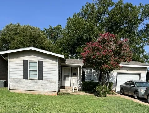 Single Family Residence For Sale in Taylor County , 1326 S Bowie, Abilene, Texas 79605, 3 Bedroom, 1 Bathroom, 1 Garage spaces, 980 Sqft, built in 1954, mls#21349513, Real Estate Agent in Abilene, Homes For Sale in Taylor county, Homes For Sale in Abilene, Realtor in Abilene Texas, Real Estate Brokerage Independent Realty Texas, Luminita Cordes Realtor
