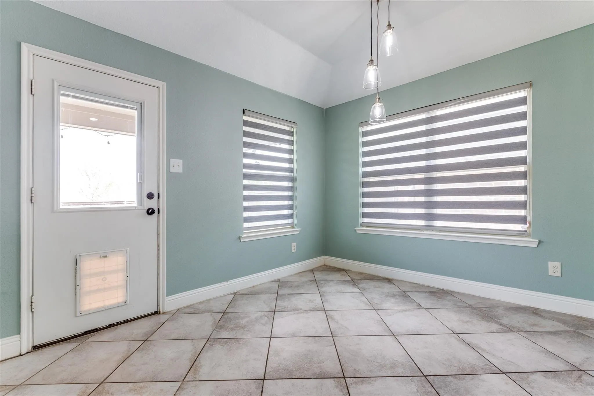 Single Family Residence For Sale in Collin County , 10220 Bennet Drive, Mc Kinney, Texas 75072, 3 Bedroom, 2 Bathroom, 2 Garage spaces, 1,656 Sqft, built in 2015, mls#21347867, Real Estate Agent in Mc Kinney, Homes For Sale in Collin county, Homes For Sale in Mc Kinney, Realtor in Mc Kinney Texas, Real Estate Brokerage Independent Realty Texas, Luminita Cordes Realtor