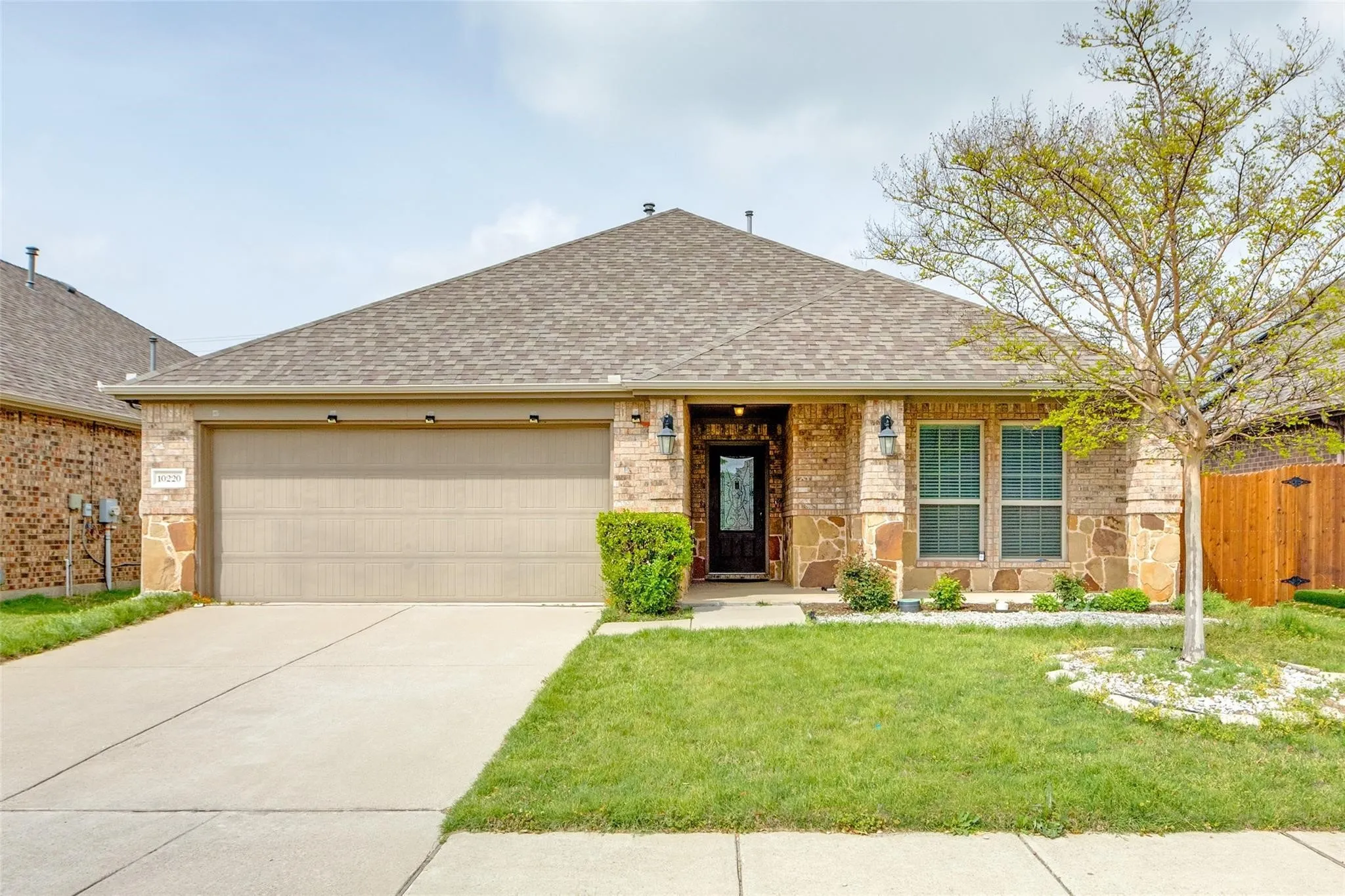 Single Family Residence For Sale in Collin County , 10220 Bennet Drive, Mc Kinney, Texas 75072, 3 Bedroom, 2 Bathroom, 2 Garage spaces, 1,656 Sqft, built in 2015, mls#21347867, Real Estate Agent in Mc Kinney, Homes For Sale in Collin county, Homes For Sale in Mc Kinney, Realtor in Mc Kinney Texas, Real Estate Brokerage Independent Realty Texas, Luminita Cordes Realtor