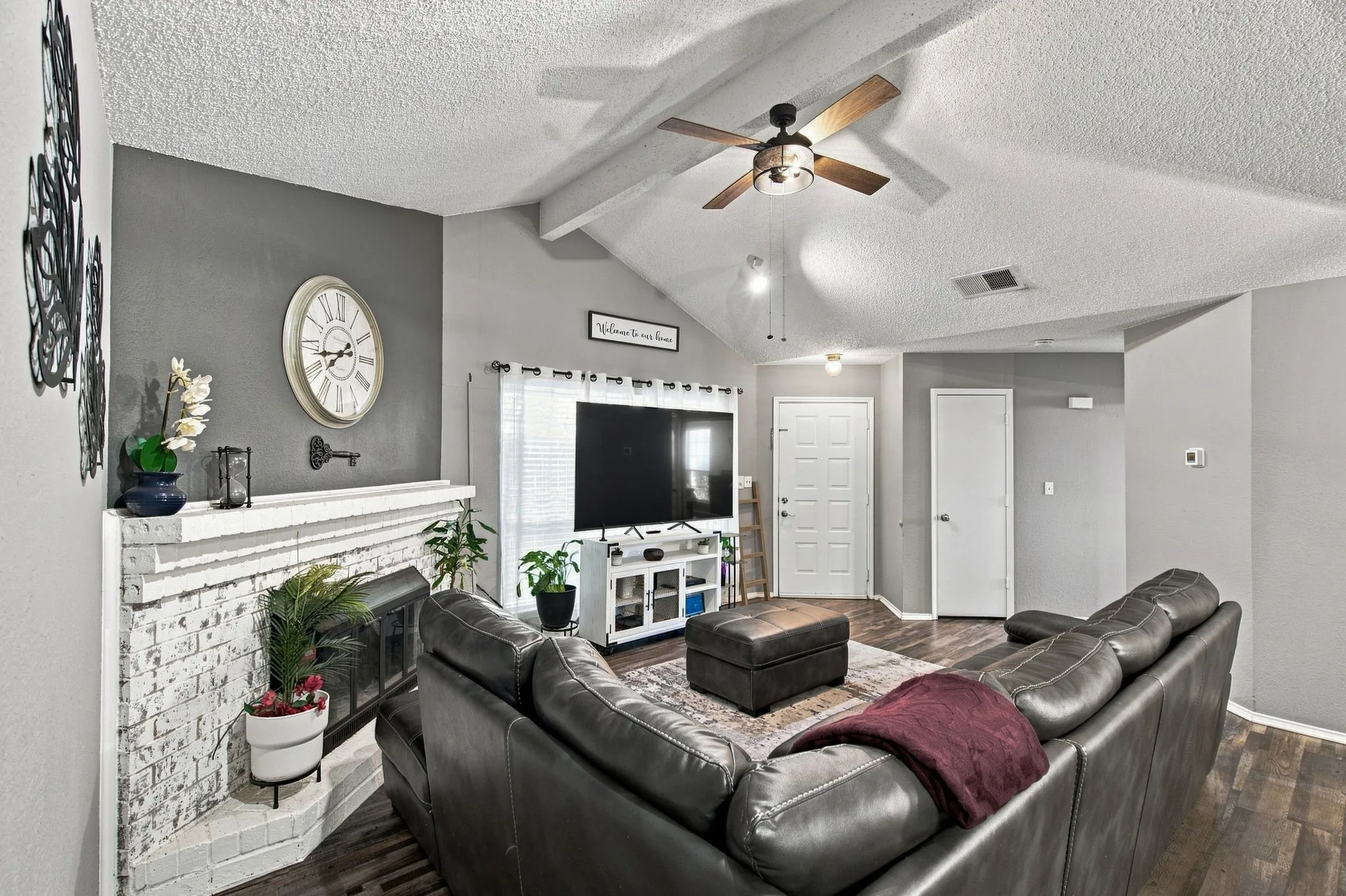 Single Family Residence For Sale in Dallas County , 506 W Warrior Trail, Grand Prairie, Texas 75052, 3 Bedroom, 2 Bathroom, 2 Garage spaces, 1,165 Sqft, built in 1985, mls#21348838, Real Estate Agent in Grand Prairie, Homes For Sale in Dallas county, Homes For Sale in Grand Prairie, Realtor in Grand Prairie Texas, Real Estate Brokerage Independent Realty Texas, Luminita Cordes Realtor