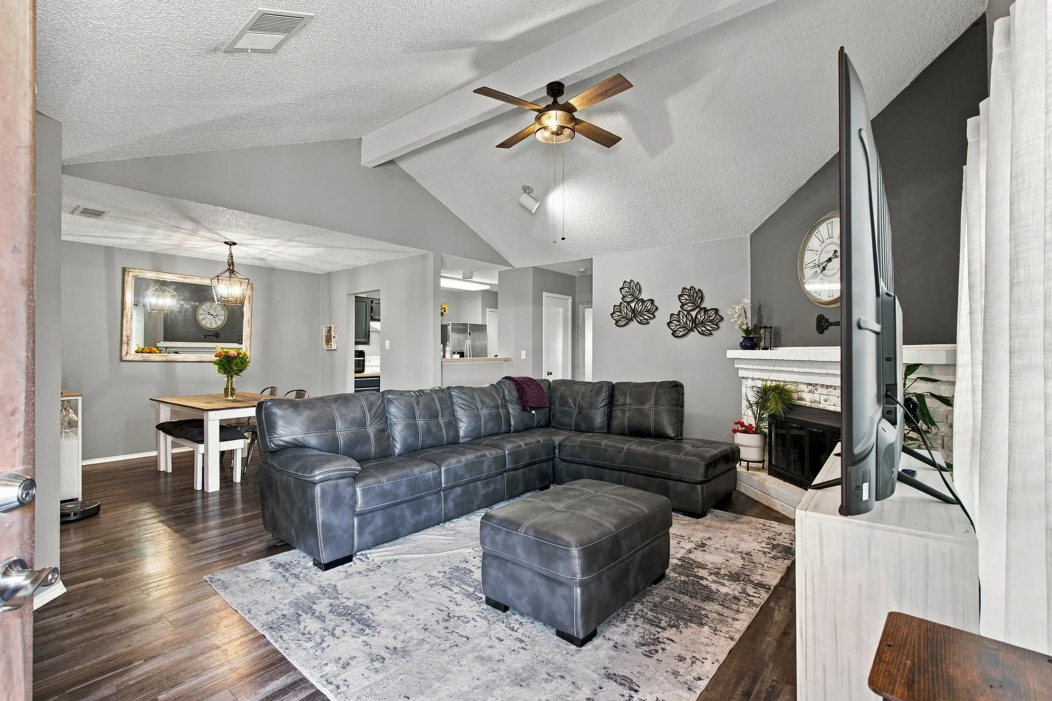 Single Family Residence For Sale in Dallas County , 506 W Warrior Trail, Grand Prairie, Texas 75052, 3 Bedroom, 2 Bathroom, 2 Garage spaces, 1,165 Sqft, built in 1985, mls#21348838, Real Estate Agent in Grand Prairie, Homes For Sale in Dallas county, Homes For Sale in Grand Prairie, Realtor in Grand Prairie Texas, Real Estate Brokerage Independent Realty Texas, Luminita Cordes Realtor