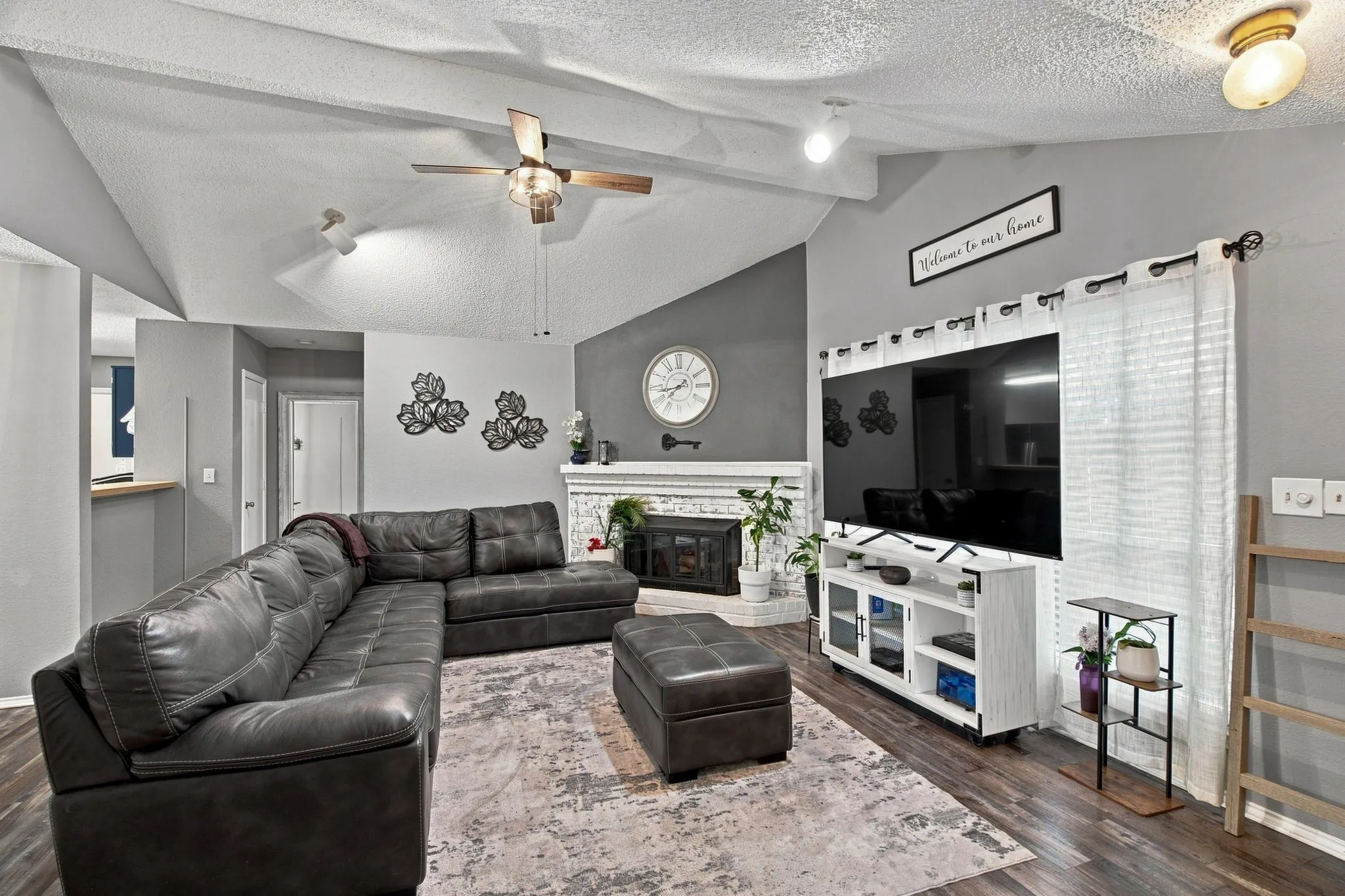 Single Family Residence For Sale in Dallas County , 506 W Warrior Trail, Grand Prairie, Texas 75052, 3 Bedroom, 2 Bathroom, 2 Garage spaces, 1,165 Sqft, built in 1985, mls#21348838, Real Estate Agent in Grand Prairie, Homes For Sale in Dallas county, Homes For Sale in Grand Prairie, Realtor in Grand Prairie Texas, Real Estate Brokerage Independent Realty Texas, Luminita Cordes Realtor