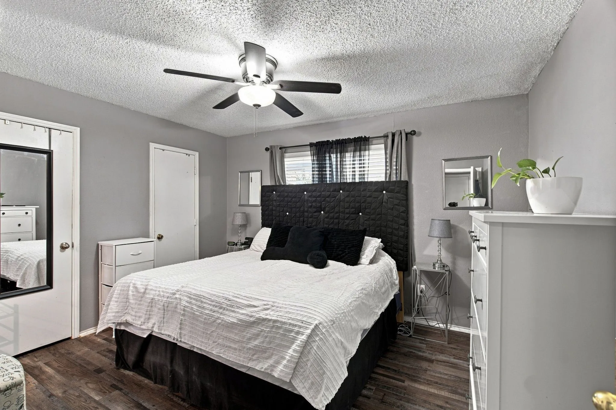 Single Family Residence For Sale in Dallas County , 506 W Warrior Trail, Grand Prairie, Texas 75052, 3 Bedroom, 2 Bathroom, 2 Garage spaces, 1,165 Sqft, built in 1985, mls#21348838, Real Estate Agent in Grand Prairie, Homes For Sale in Dallas county, Homes For Sale in Grand Prairie, Realtor in Grand Prairie Texas, Real Estate Brokerage Independent Realty Texas, Luminita Cordes Realtor