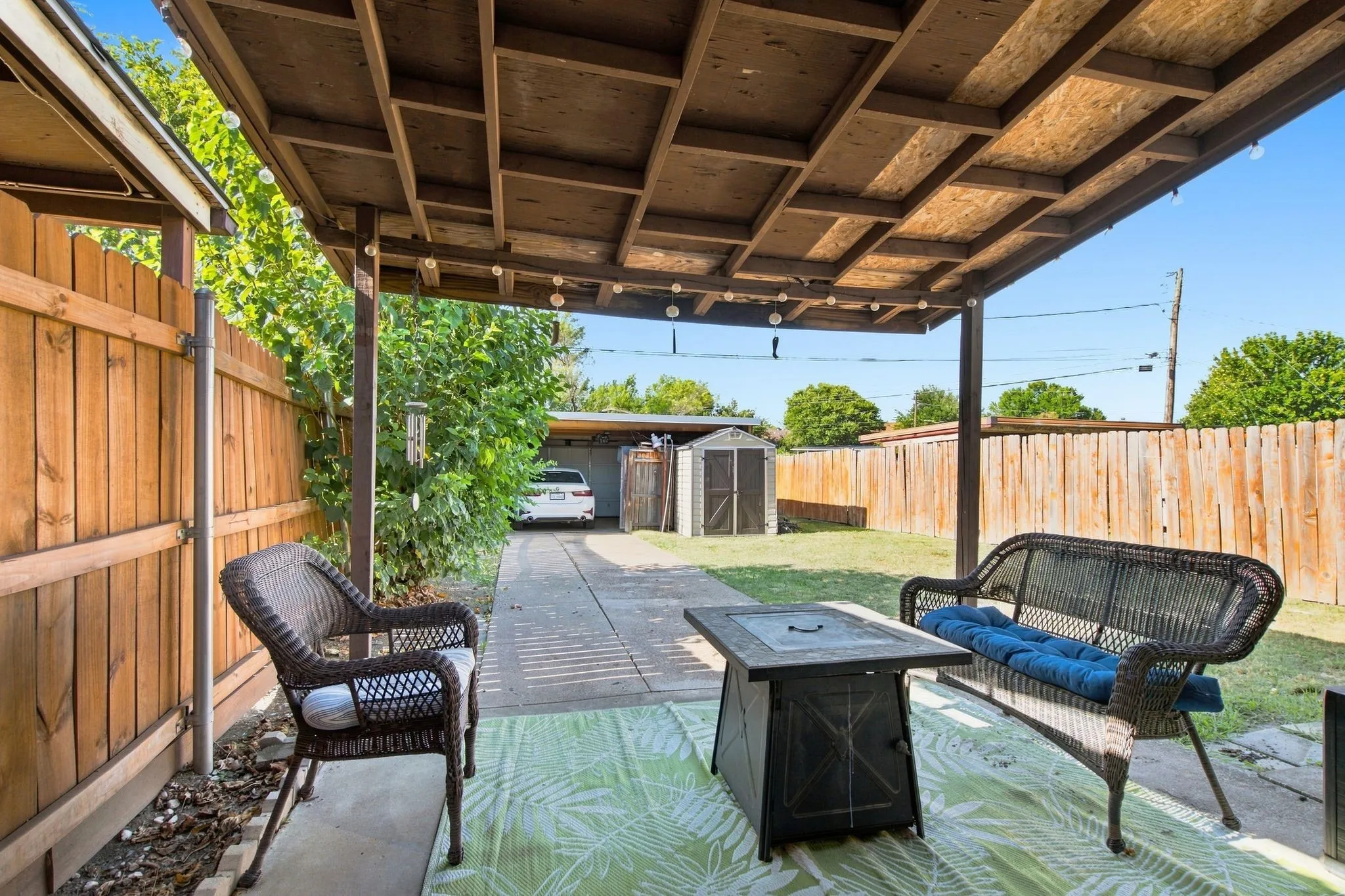 Single Family Residence For Sale in Dallas County , 506 W Warrior Trail, Grand Prairie, Texas 75052, 3 Bedroom, 2 Bathroom, 2 Garage spaces, 1,165 Sqft, built in 1985, mls#21348838, Real Estate Agent in Grand Prairie, Homes For Sale in Dallas county, Homes For Sale in Grand Prairie, Realtor in Grand Prairie Texas, Real Estate Brokerage Independent Realty Texas, Luminita Cordes Realtor