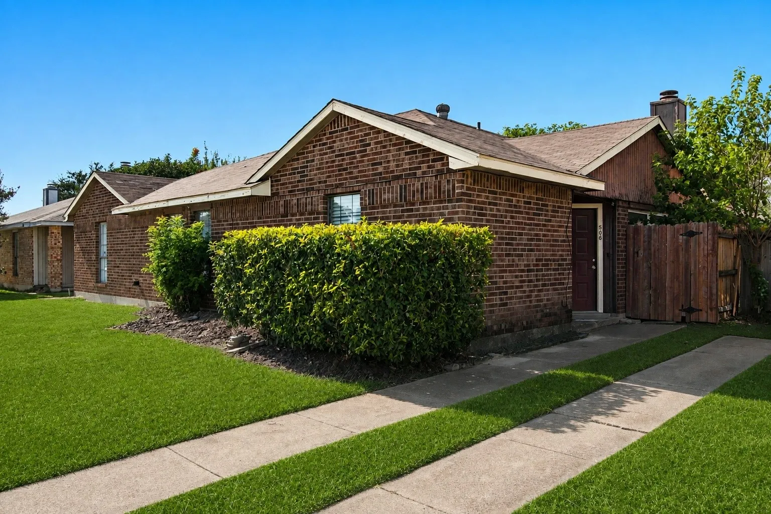 Single Family Residence For Sale in Dallas County , 506 W Warrior Trail, Grand Prairie, Texas 75052, 3 Bedroom, 2 Bathroom, 2 Garage spaces, 1,165 Sqft, built in 1985, mls#21348838, Real Estate Agent in Grand Prairie, Homes For Sale in Dallas county, Homes For Sale in Grand Prairie, Realtor in Grand Prairie Texas, Real Estate Brokerage Independent Realty Texas, Luminita Cordes Realtor