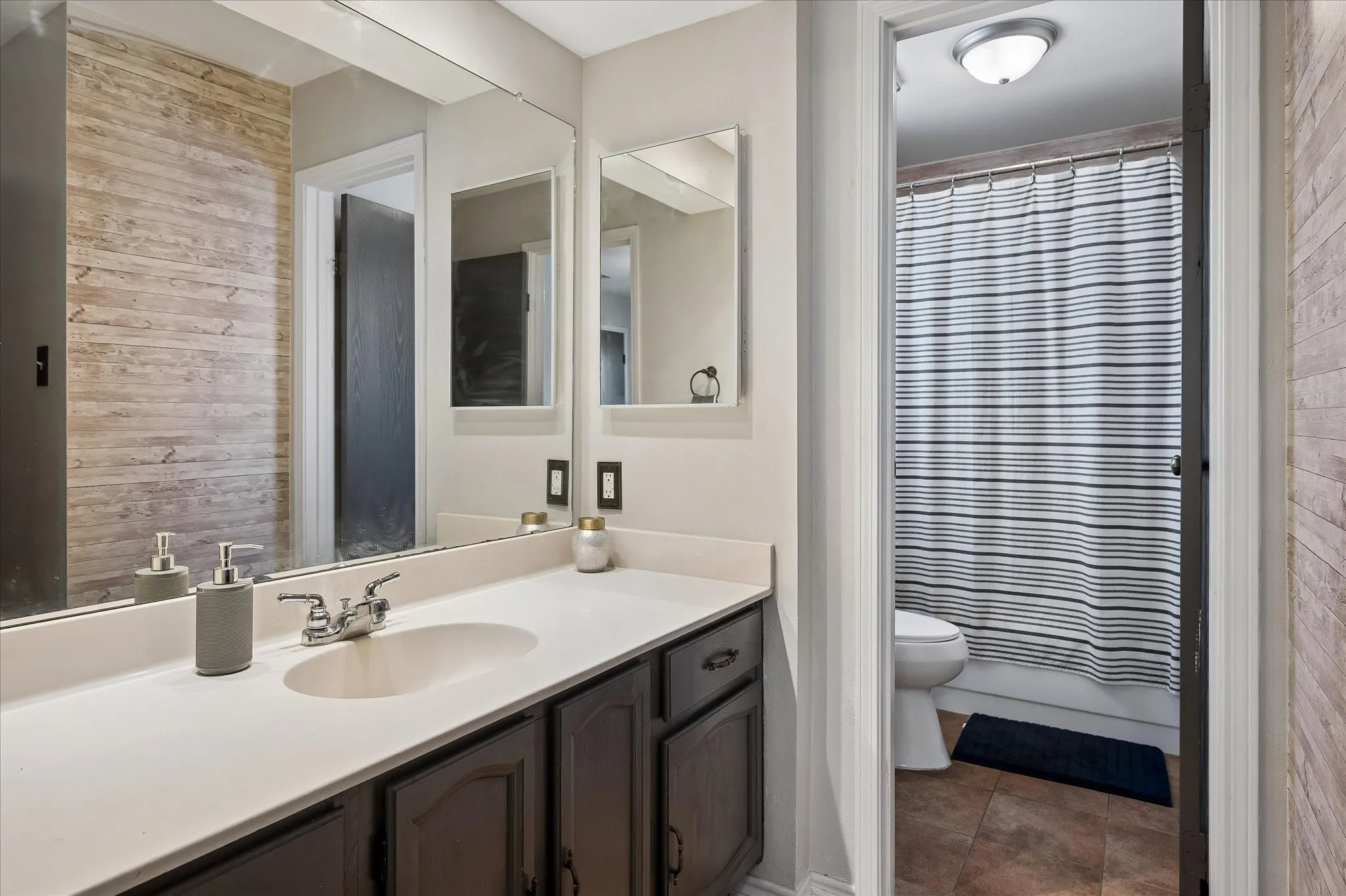Single Family Residence For Sale in Tarrant County , 109 Clove Lane, Euless, Texas 76039, 3 Bedroom, 3 Bathroom, 2 Garage spaces, 2,024 Sqft, built in 1982, mls#21349530, Real Estate Agent in Euless, Homes For Sale in Tarrant county, Homes For Sale in Euless, Realtor in Euless Texas, Real Estate Brokerage Independent Realty Texas, Luminita Cordes Realtor