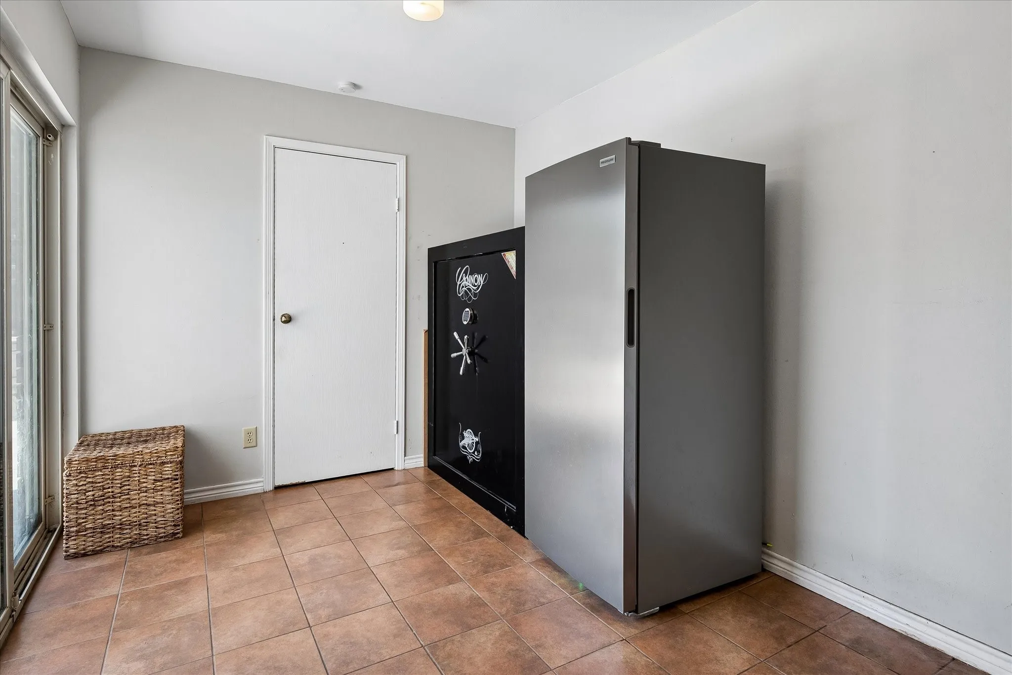 Single Family Residence For Sale in Tarrant County , 109 Clove Lane, Euless, Texas 76039, 3 Bedroom, 3 Bathroom, 2 Garage spaces, 2,024 Sqft, built in 1982, mls#21349530, Real Estate Agent in Euless, Homes For Sale in Tarrant county, Homes For Sale in Euless, Realtor in Euless Texas, Real Estate Brokerage Independent Realty Texas, Luminita Cordes Realtor