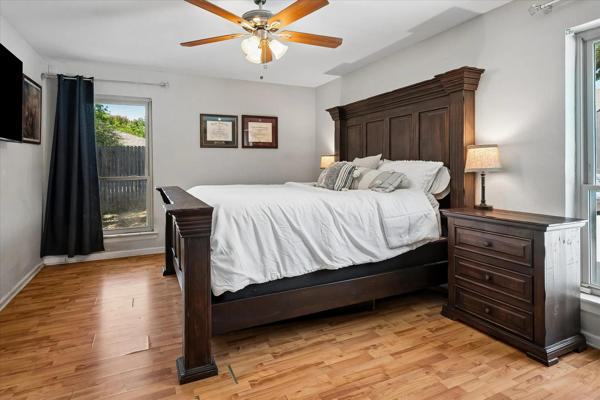 Single Family Residence For Sale in Tarrant County , 109 Clove Lane, Euless, Texas 76039, 3 Bedroom, 3 Bathroom, 2 Garage spaces, 2,024 Sqft, built in 1982, mls#21349530, Real Estate Agent in Euless, Homes For Sale in Tarrant county, Homes For Sale in Euless, Realtor in Euless Texas, Real Estate Brokerage Independent Realty Texas, Luminita Cordes Realtor