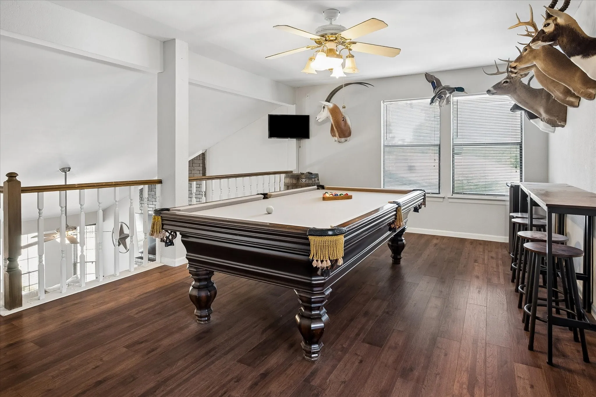 Single Family Residence For Sale in Tarrant County , 109 Clove Lane, Euless, Texas 76039, 3 Bedroom, 3 Bathroom, 2 Garage spaces, 2,024 Sqft, built in 1982, mls#21349530, Real Estate Agent in Euless, Homes For Sale in Tarrant county, Homes For Sale in Euless, Realtor in Euless Texas, Real Estate Brokerage Independent Realty Texas, Luminita Cordes Realtor