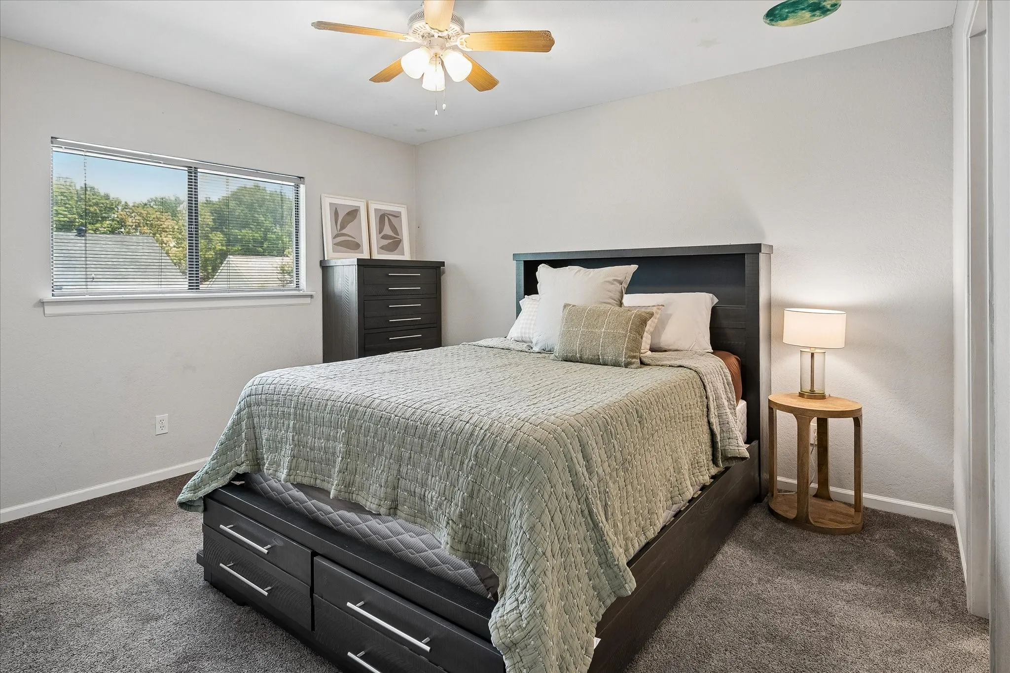Single Family Residence For Sale in Tarrant County , 109 Clove Lane, Euless, Texas 76039, 3 Bedroom, 3 Bathroom, 2 Garage spaces, 2,024 Sqft, built in 1982, mls#21349530, Real Estate Agent in Euless, Homes For Sale in Tarrant county, Homes For Sale in Euless, Realtor in Euless Texas, Real Estate Brokerage Independent Realty Texas, Luminita Cordes Realtor