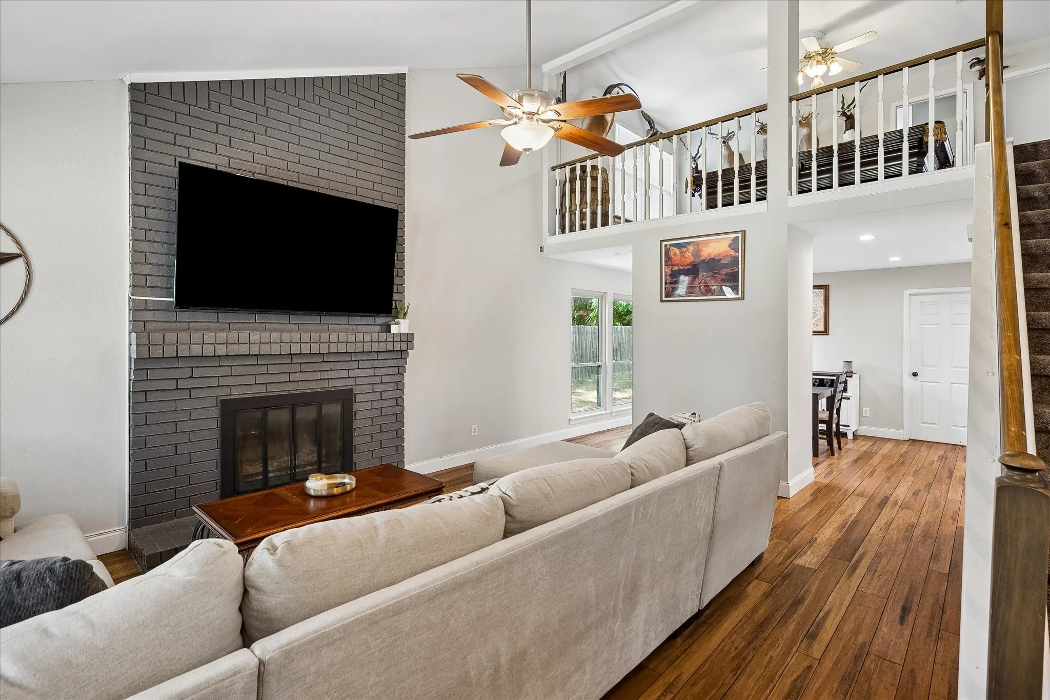 Single Family Residence For Sale in Tarrant County , 109 Clove Lane, Euless, Texas 76039, 3 Bedroom, 3 Bathroom, 2 Garage spaces, 2,024 Sqft, built in 1982, mls#21349530, Real Estate Agent in Euless, Homes For Sale in Tarrant county, Homes For Sale in Euless, Realtor in Euless Texas, Real Estate Brokerage Independent Realty Texas, Luminita Cordes Realtor