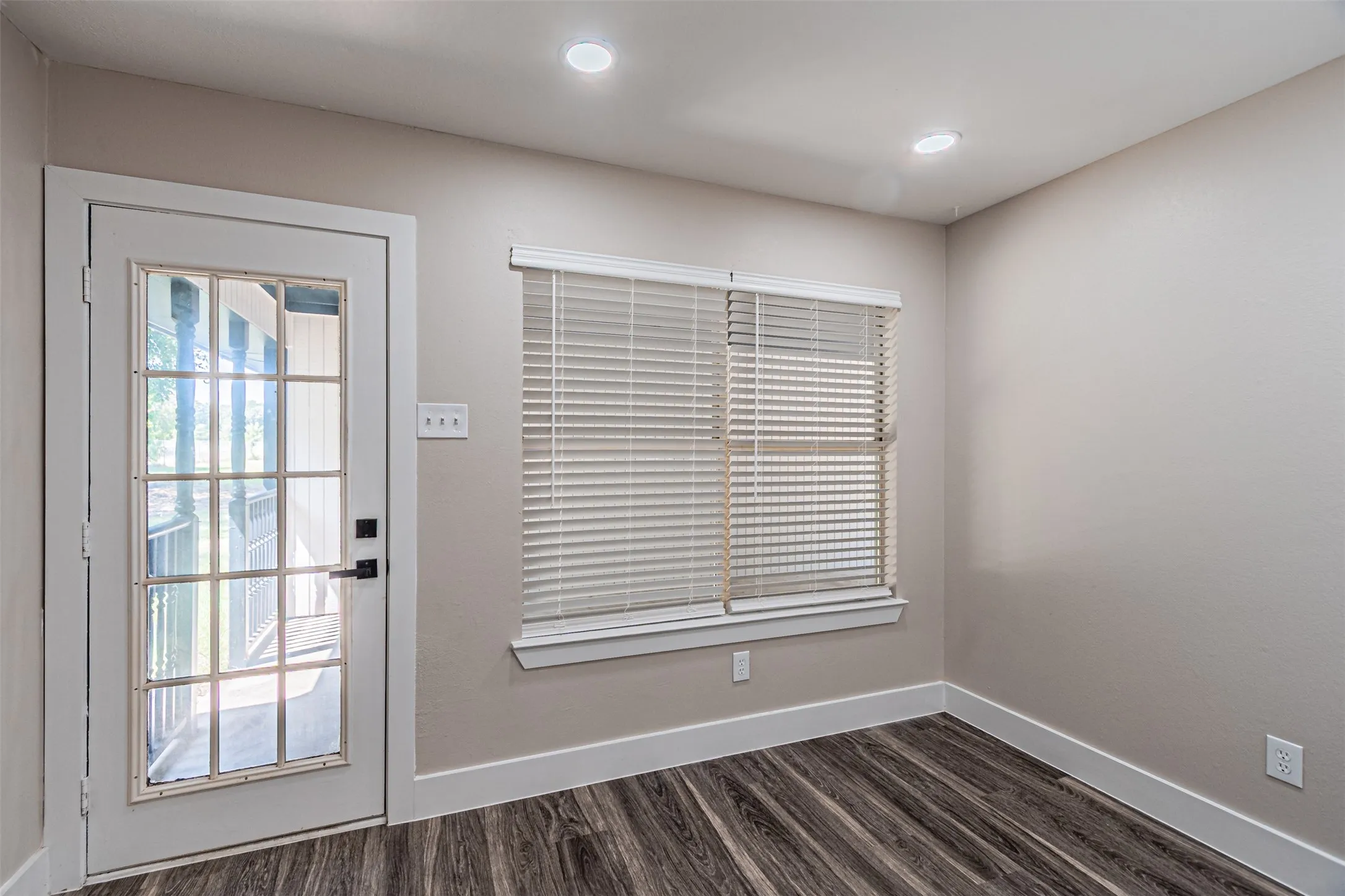 Single Family Residence For Sale in Dallas County , 2811 Seagoville Road, Seagoville, Texas 75159, 3 Bedroom, 2 Bathroom, 2 Garage spaces, 1,828 Sqft, built in 1994, mls#21349534, Real Estate Agent in Seagoville, Homes For Sale in Dallas county, Homes For Sale in Seagoville, Realtor in Seagoville Texas, Real Estate Brokerage Independent Realty Texas, Luminita Cordes Realtor