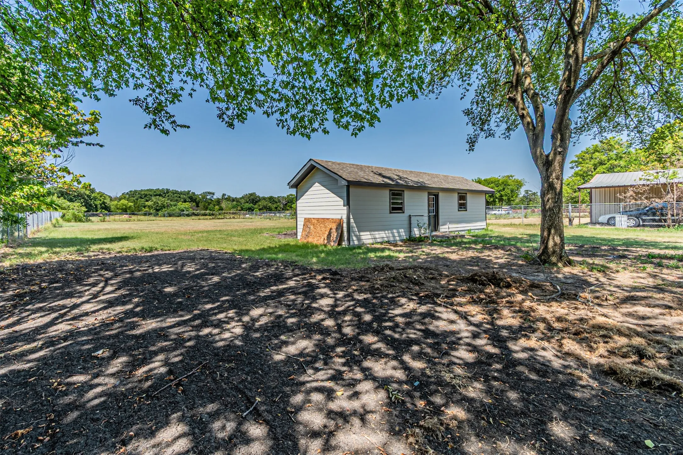 Single Family Residence For Sale in Dallas County , 2811 Seagoville Road, Seagoville, Texas 75159, 3 Bedroom, 2 Bathroom, 2 Garage spaces, 1,828 Sqft, built in 1994, mls#21349534, Real Estate Agent in Seagoville, Homes For Sale in Dallas county, Homes For Sale in Seagoville, Realtor in Seagoville Texas, Real Estate Brokerage Independent Realty Texas, Luminita Cordes Realtor
