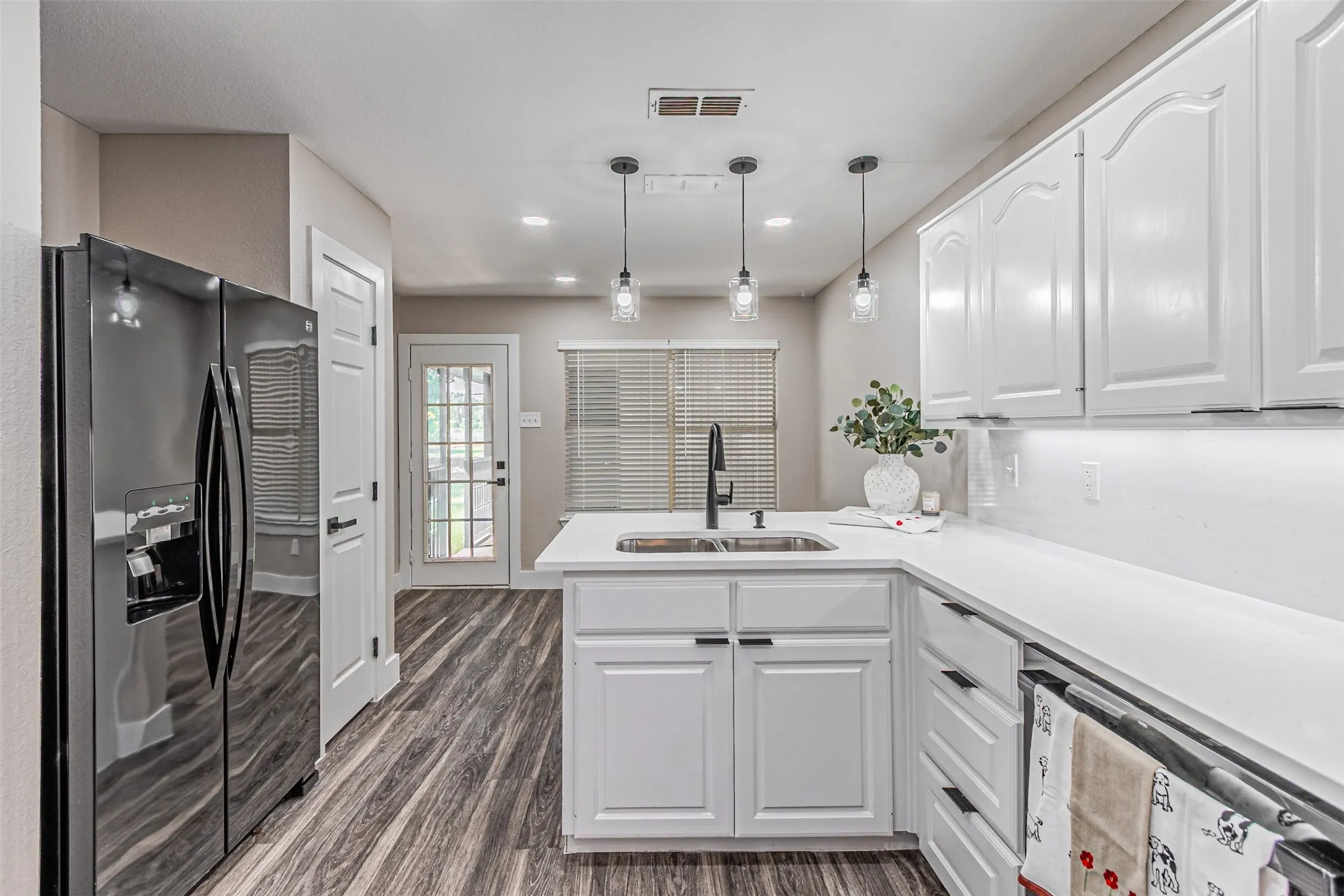 Single Family Residence For Sale in Dallas County , 2811 Seagoville Road, Seagoville, Texas 75159, 3 Bedroom, 2 Bathroom, 2 Garage spaces, 1,828 Sqft, built in 1994, mls#21349534, Real Estate Agent in Seagoville, Homes For Sale in Dallas county, Homes For Sale in Seagoville, Realtor in Seagoville Texas, Real Estate Brokerage Independent Realty Texas, Luminita Cordes Realtor