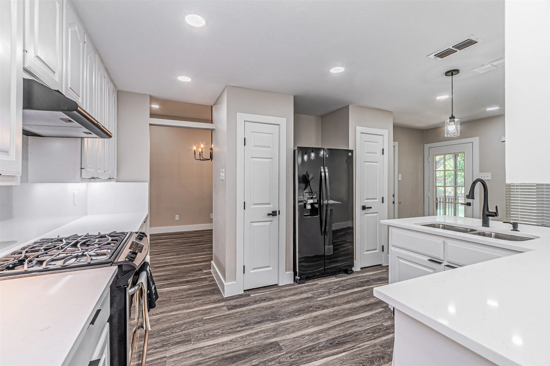Single Family Residence For Sale in Dallas County , 2811 Seagoville Road, Seagoville, Texas 75159, 3 Bedroom, 2 Bathroom, 2 Garage spaces, 1,828 Sqft, built in 1994, mls#21349534, Real Estate Agent in Seagoville, Homes For Sale in Dallas county, Homes For Sale in Seagoville, Realtor in Seagoville Texas, Real Estate Brokerage Independent Realty Texas, Luminita Cordes Realtor