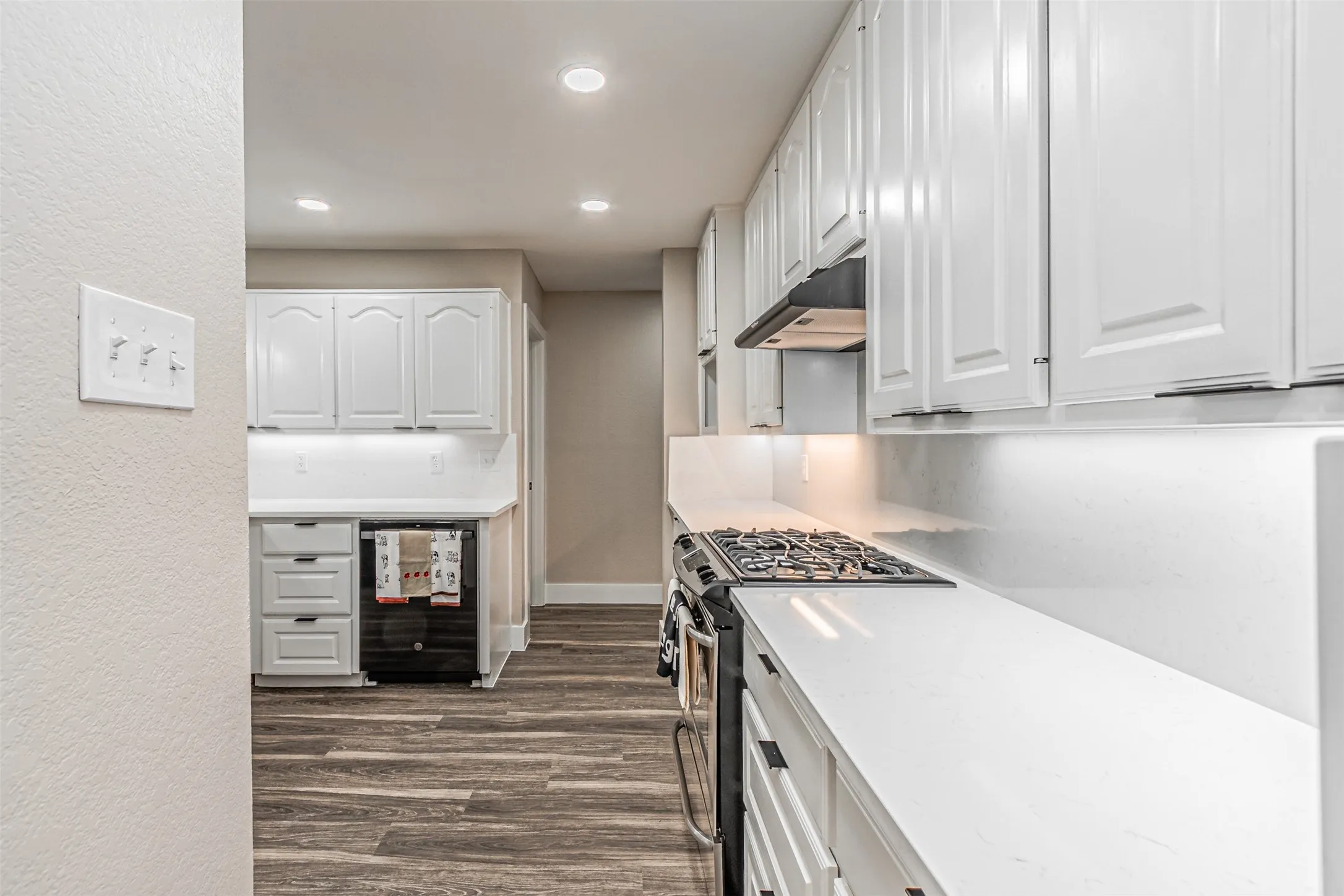 Single Family Residence For Sale in Dallas County , 2811 Seagoville Road, Seagoville, Texas 75159, 3 Bedroom, 2 Bathroom, 2 Garage spaces, 1,828 Sqft, built in 1994, mls#21349534, Real Estate Agent in Seagoville, Homes For Sale in Dallas county, Homes For Sale in Seagoville, Realtor in Seagoville Texas, Real Estate Brokerage Independent Realty Texas, Luminita Cordes Realtor