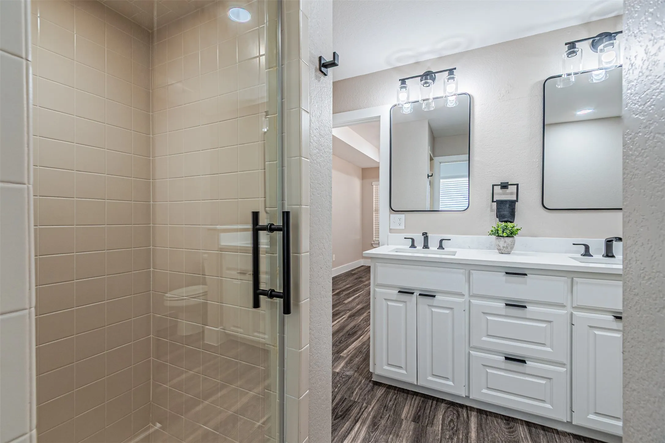 Single Family Residence For Sale in Dallas County , 2811 Seagoville Road, Seagoville, Texas 75159, 3 Bedroom, 2 Bathroom, 2 Garage spaces, 1,828 Sqft, built in 1994, mls#21349534, Real Estate Agent in Seagoville, Homes For Sale in Dallas county, Homes For Sale in Seagoville, Realtor in Seagoville Texas, Real Estate Brokerage Independent Realty Texas, Luminita Cordes Realtor