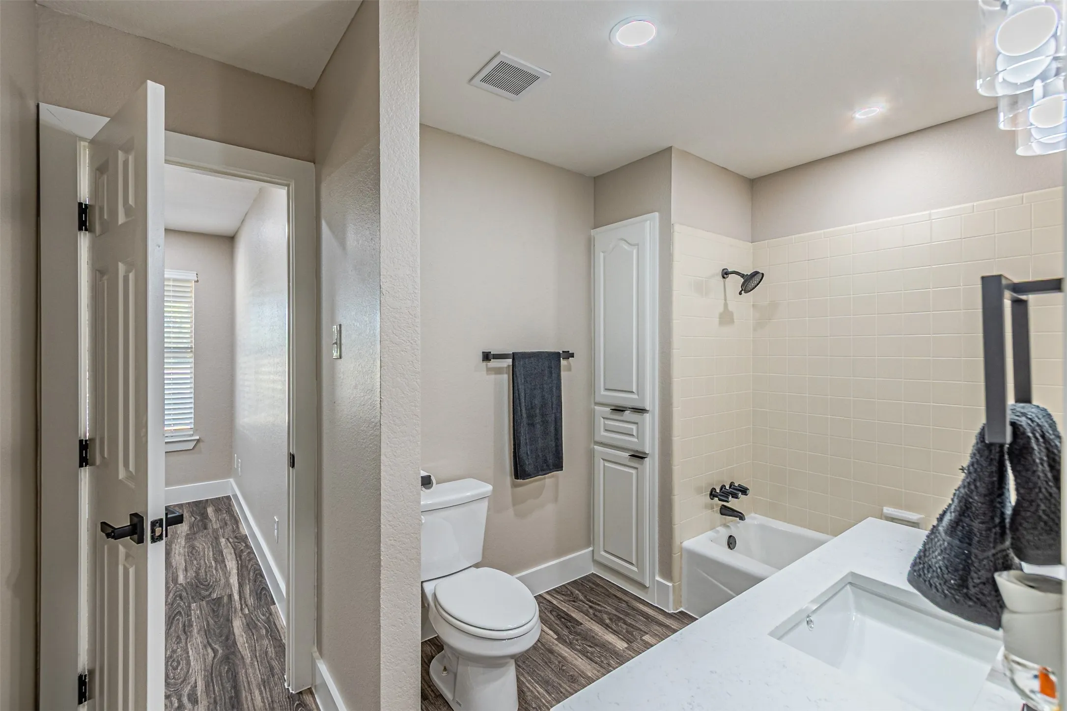 Single Family Residence For Sale in Dallas County , 2811 Seagoville Road, Seagoville, Texas 75159, 3 Bedroom, 2 Bathroom, 2 Garage spaces, 1,828 Sqft, built in 1994, mls#21349534, Real Estate Agent in Seagoville, Homes For Sale in Dallas county, Homes For Sale in Seagoville, Realtor in Seagoville Texas, Real Estate Brokerage Independent Realty Texas, Luminita Cordes Realtor